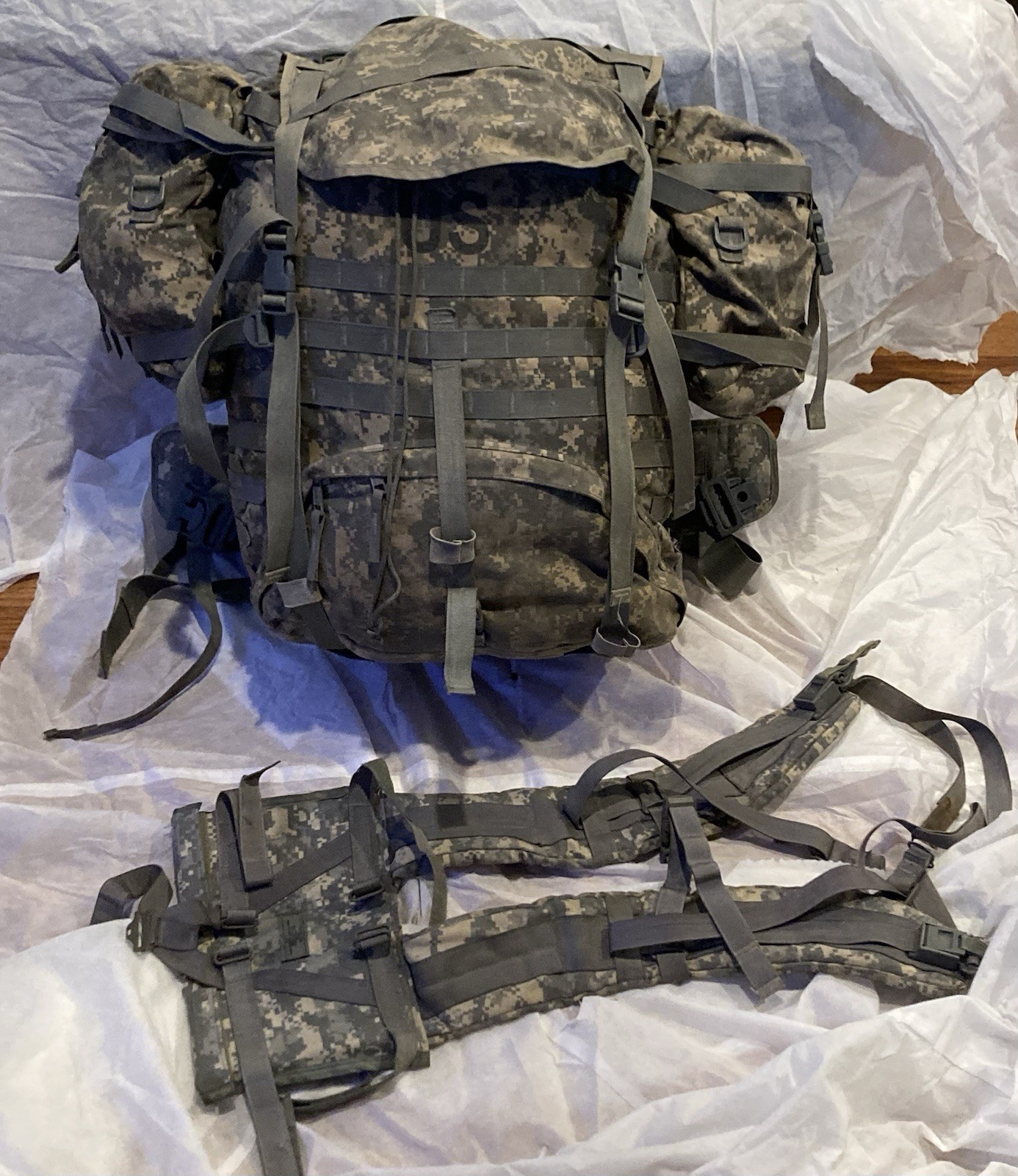 US Army Large Rucksack Digital UCP Camo & Belt & frame 2 Sustainment Pouches