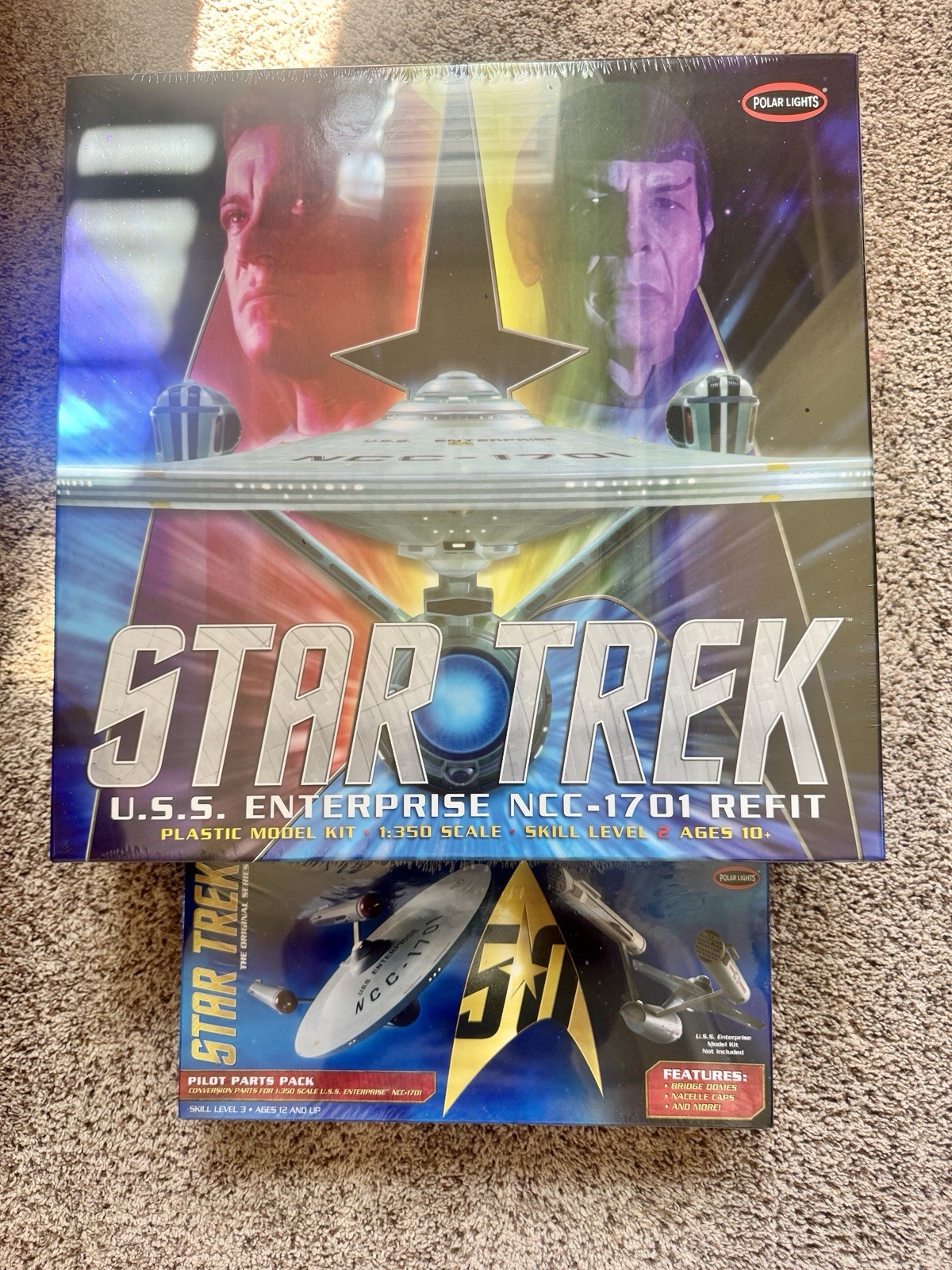 Polar Lights Star Trek U.S.S. Enterprise NCC-1701 Refit 1:350 & Pilot Parts Pack