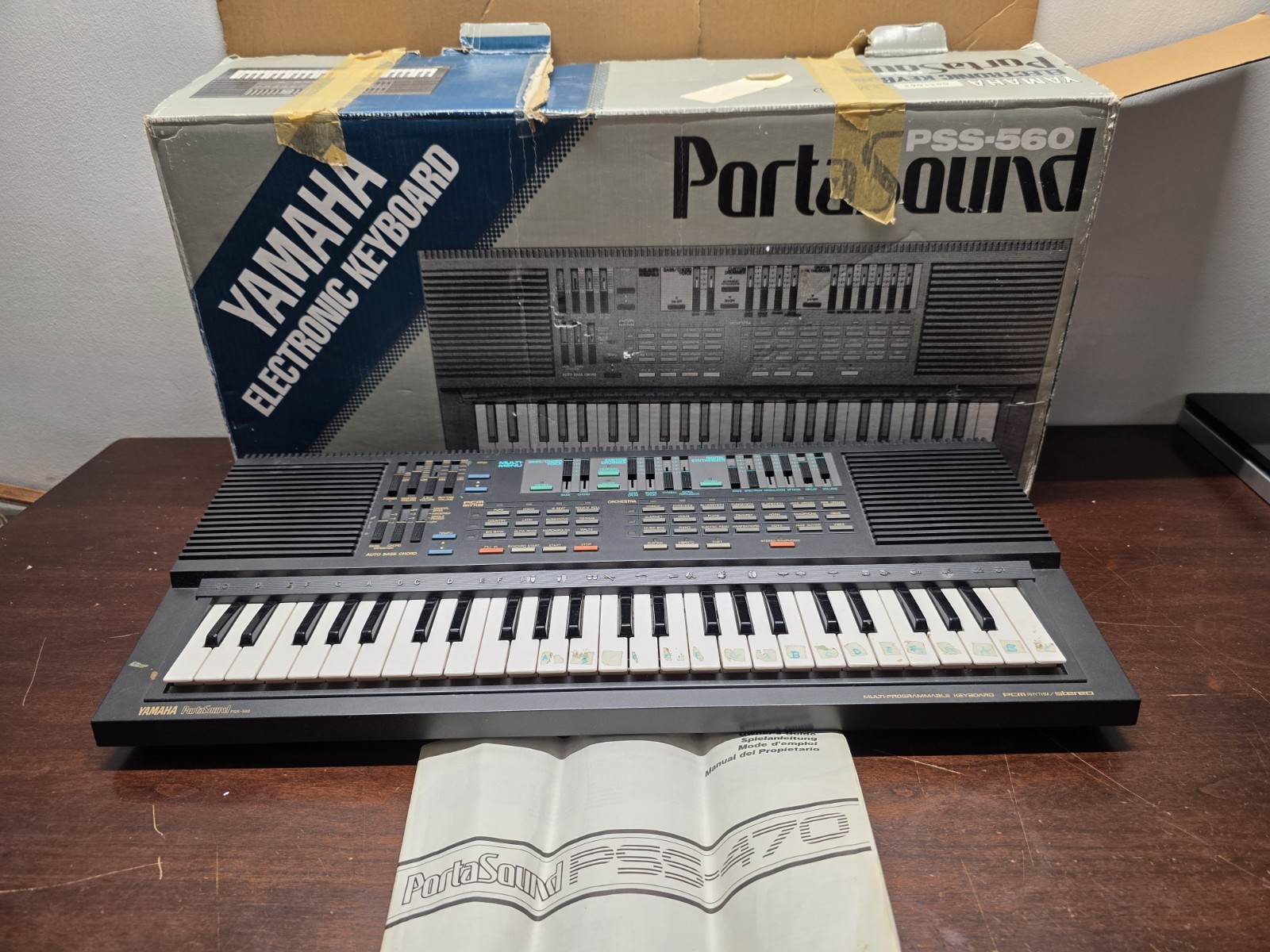 Yamaha PSS-560 PortaSound electronic keyboard with 49 keys No Cord