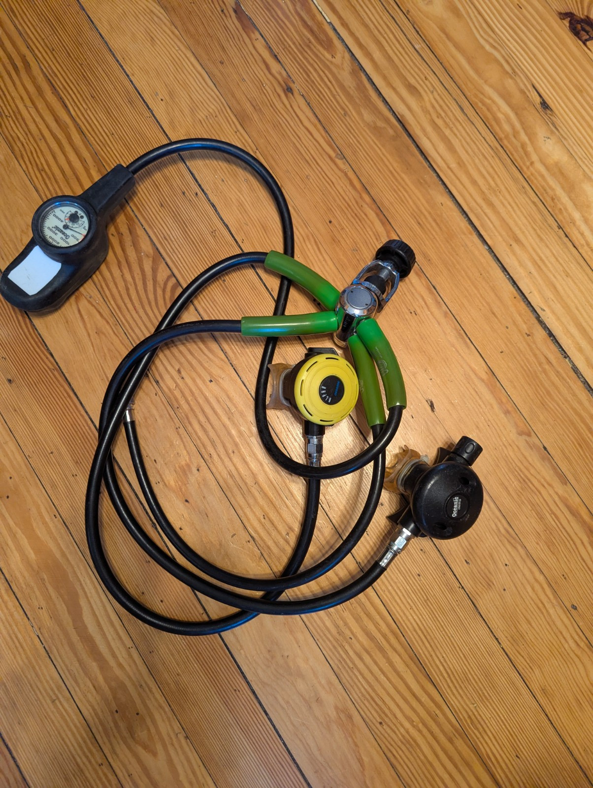 Oceanic alpha U.S. Divers Alpha, Delta regulator With Compass