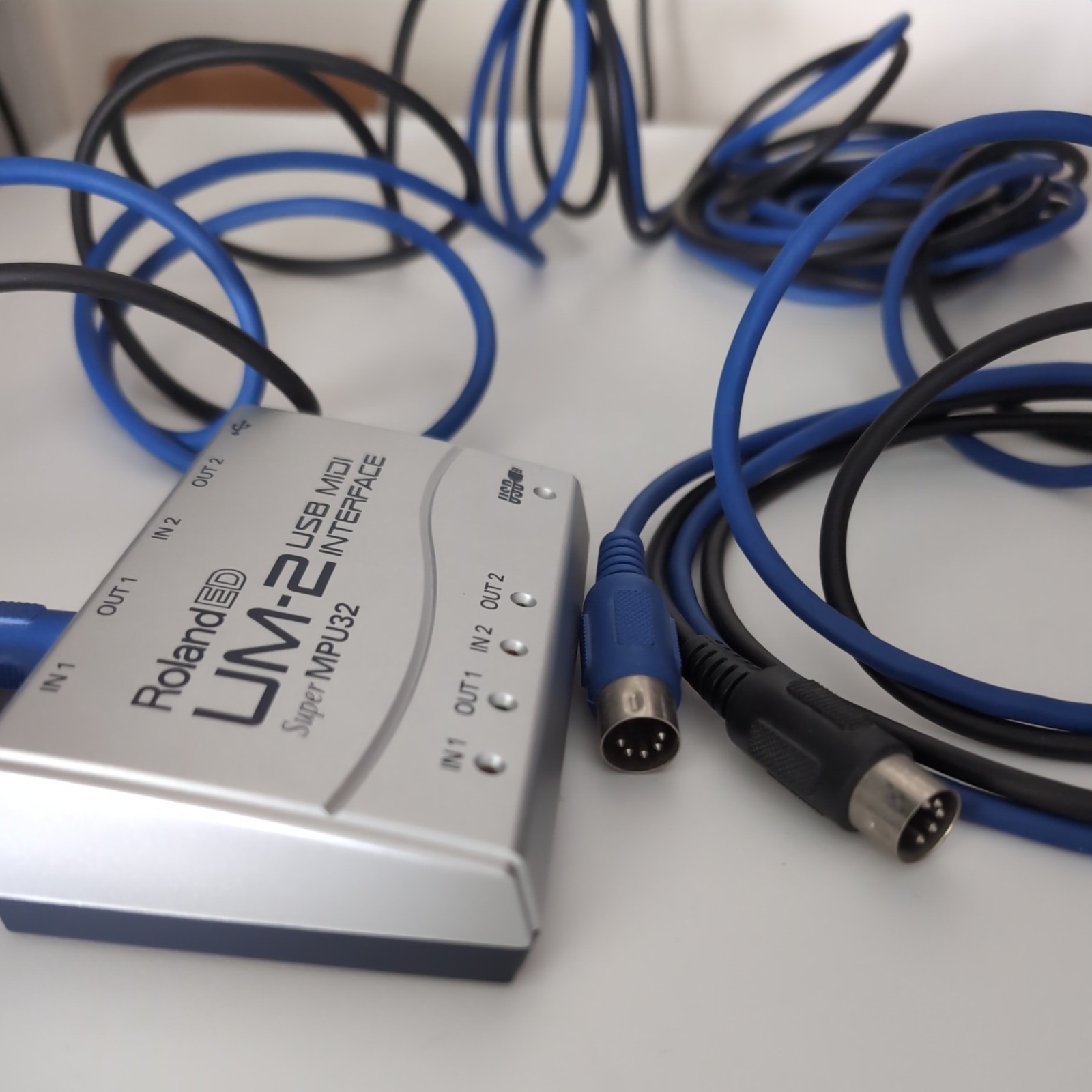 Roland UM-2  including 2 Dual Midi Cables (extra long) Made in Japan