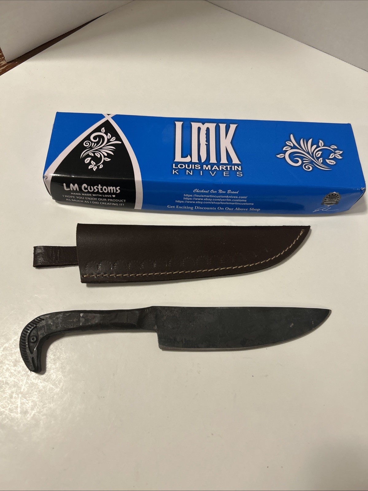 Fixed Blade Knife With Sheath And Box