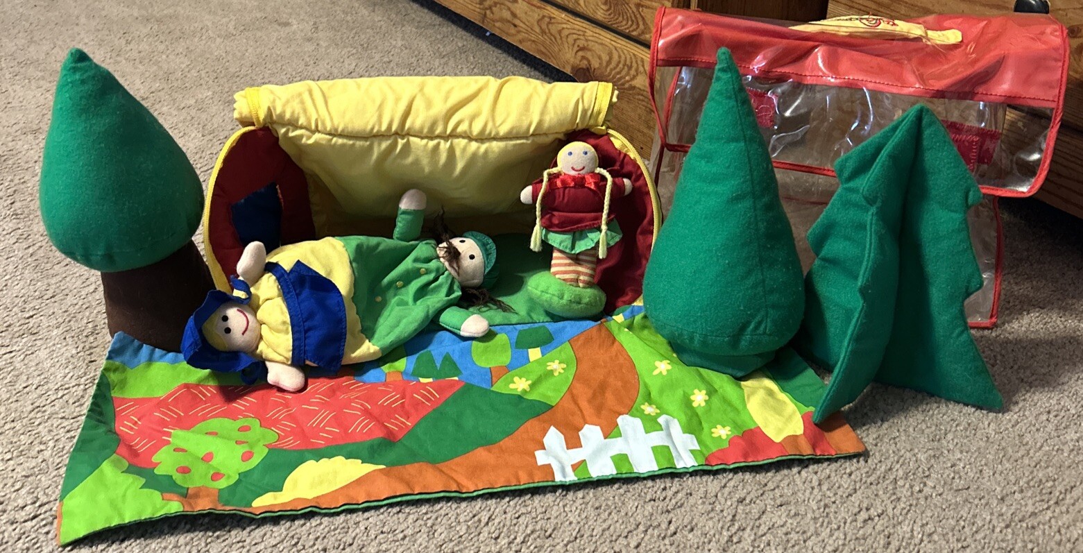 Lattitude Enfant Soft Play Set Toy. House, Trees, Dolls. Carrying Case HTF