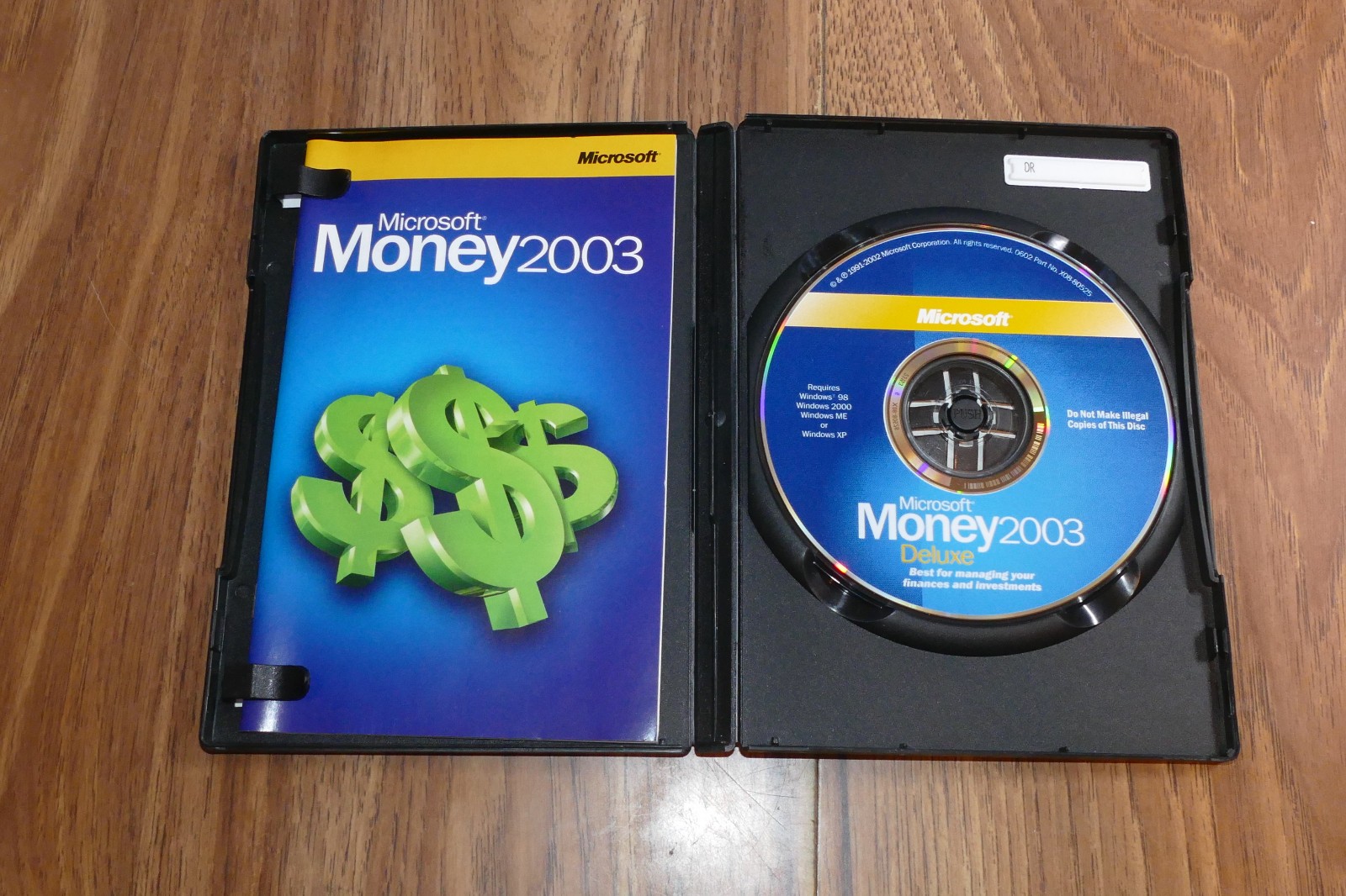 Microsoft Money 2003 Deluxe - DVD - Windows 98 / 2000 / ME / XP - With Key
