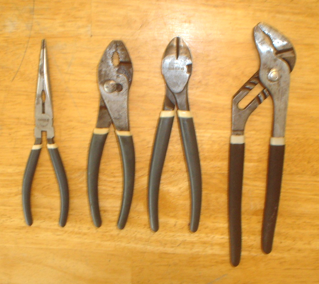 Case IH 4-Piece Pliers / Wire Cutters Set