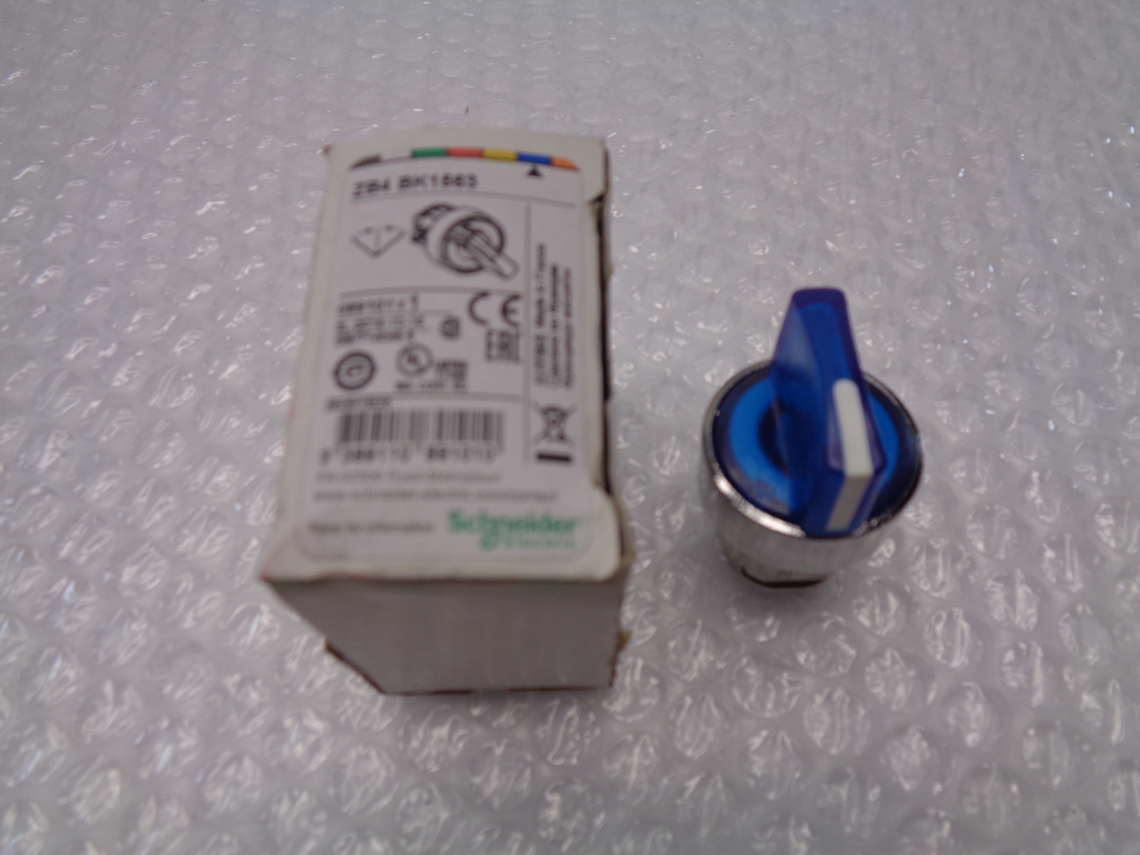 SCHNEIDER ELECTRIC ZB4BK1563 SELECTOR SWITCH BLUE NSMP