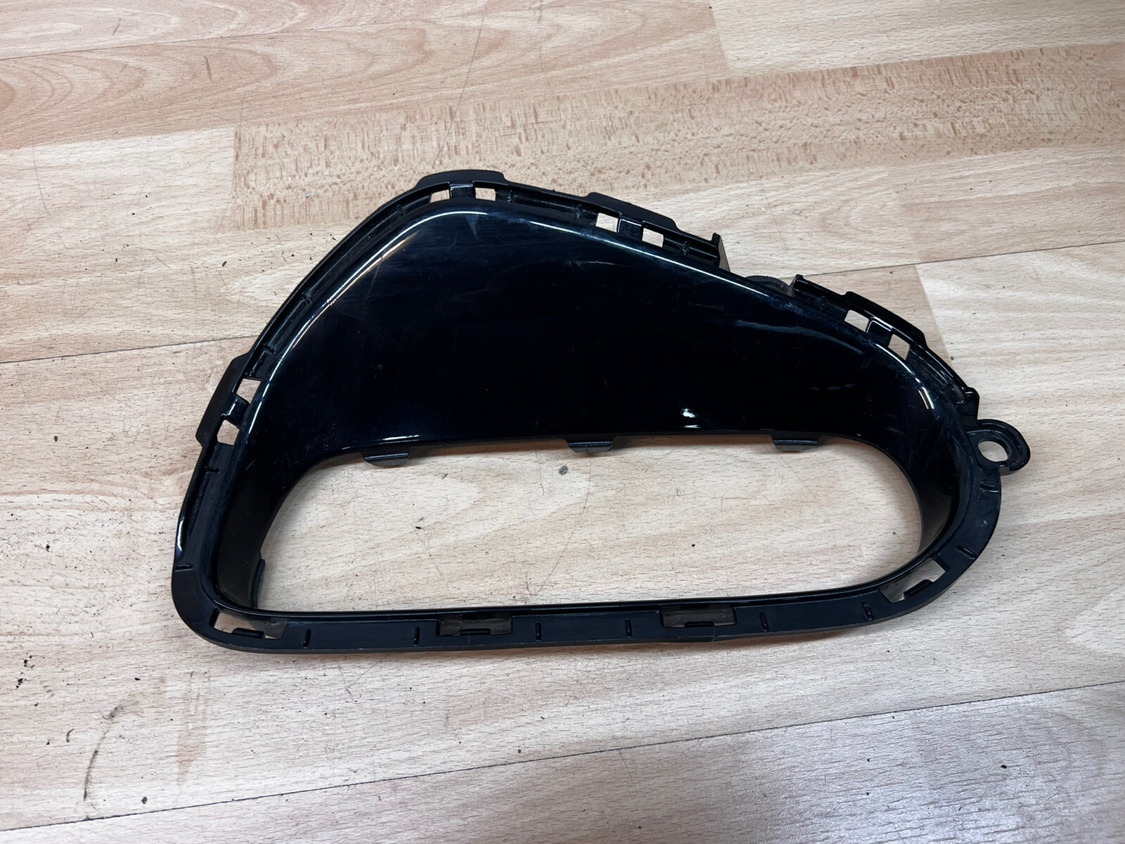 Kia Stinger Right Passenger OEM Air Vent Bumper Cover Trim 86522-J5610