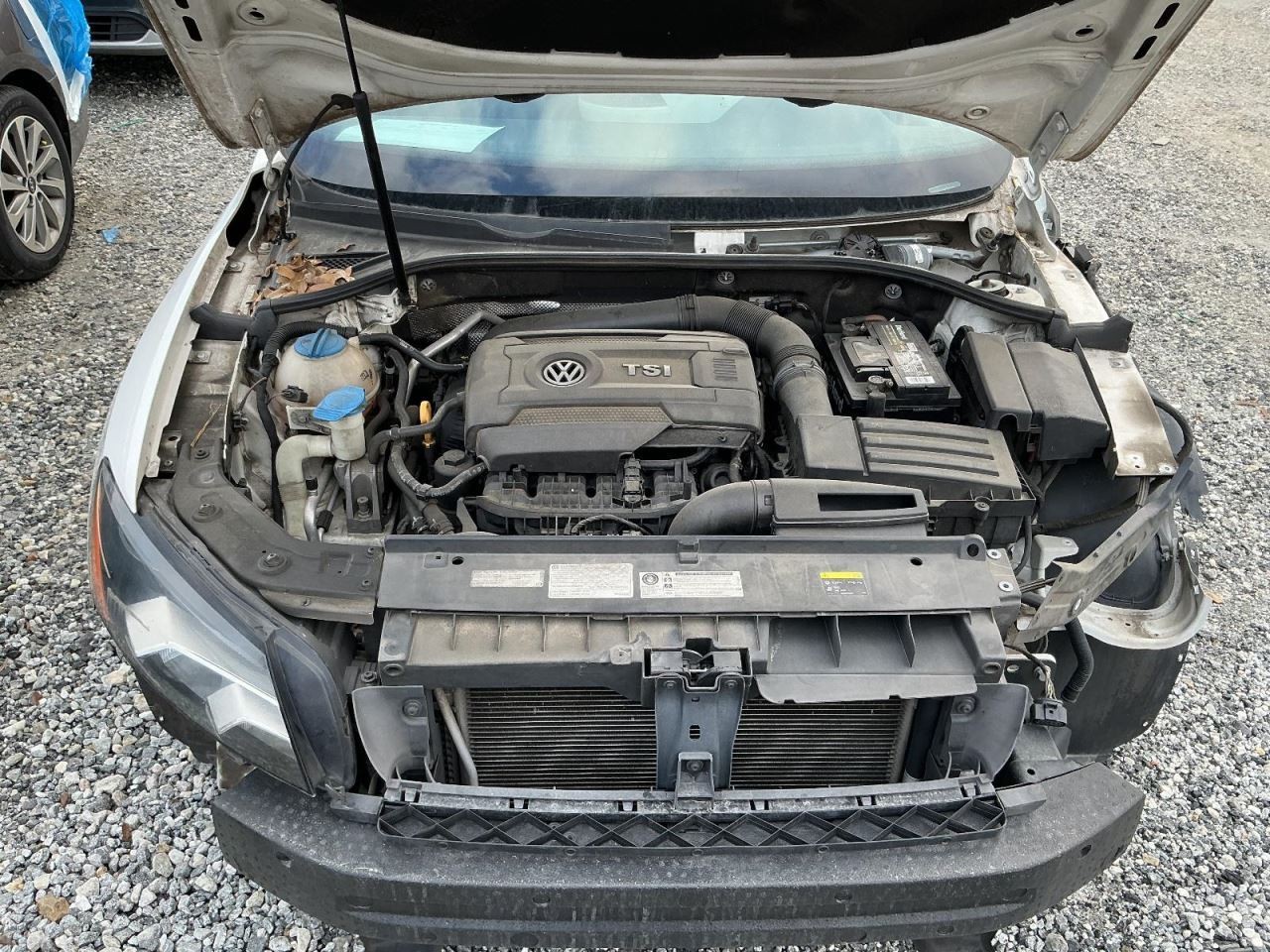 PASSAT 2015 Glove Box 4936879