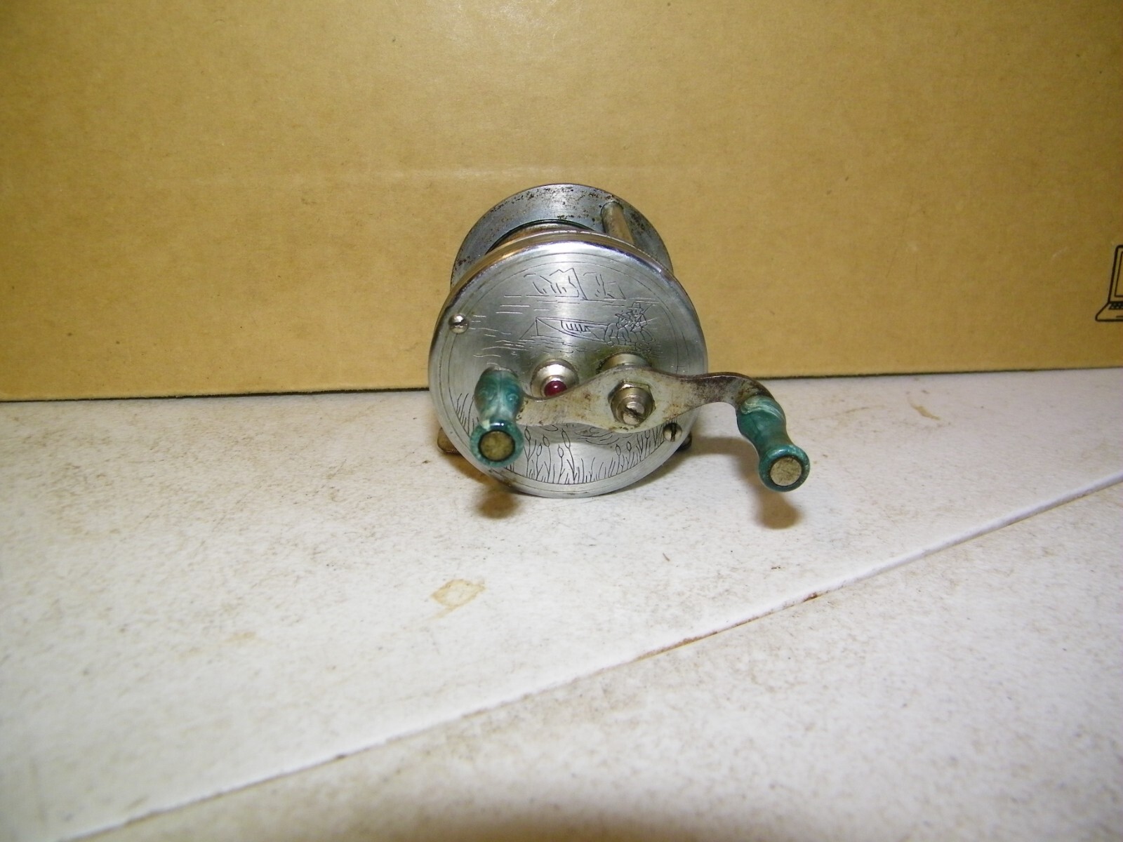 Vintage Titan fishing reel Baitcaster Nice Condition