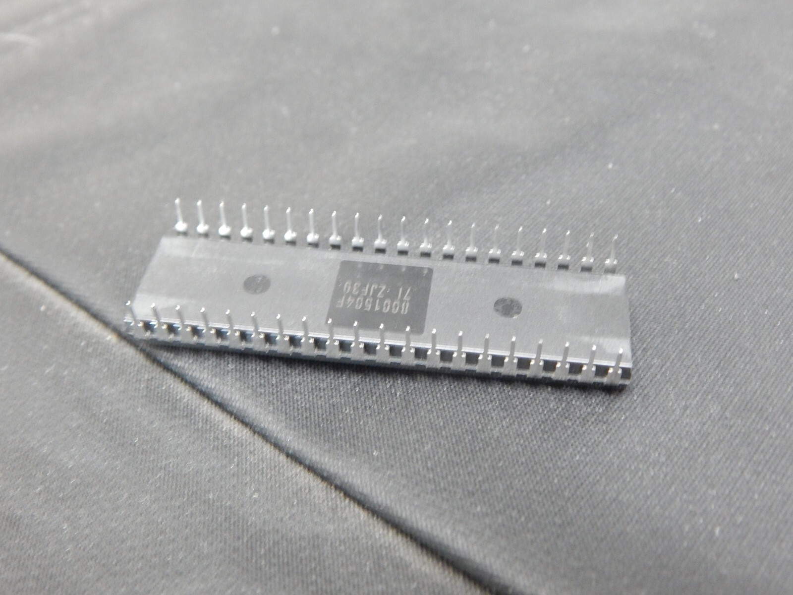 INTEL P87C511 Microcontroller - USA SELLER - LIGHTNING FAST SHIPPING
