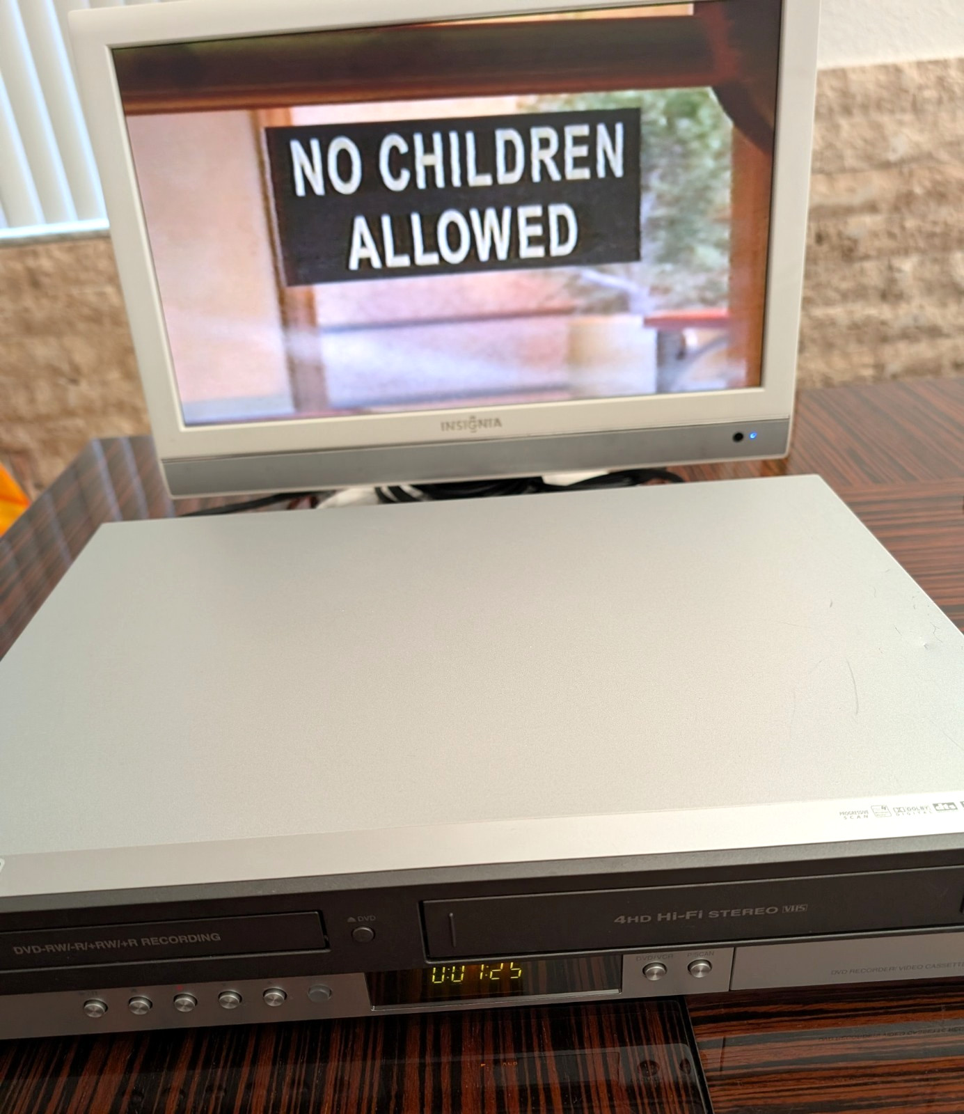 Zenith XBR616 Combo VCR Player & DVD Recorder