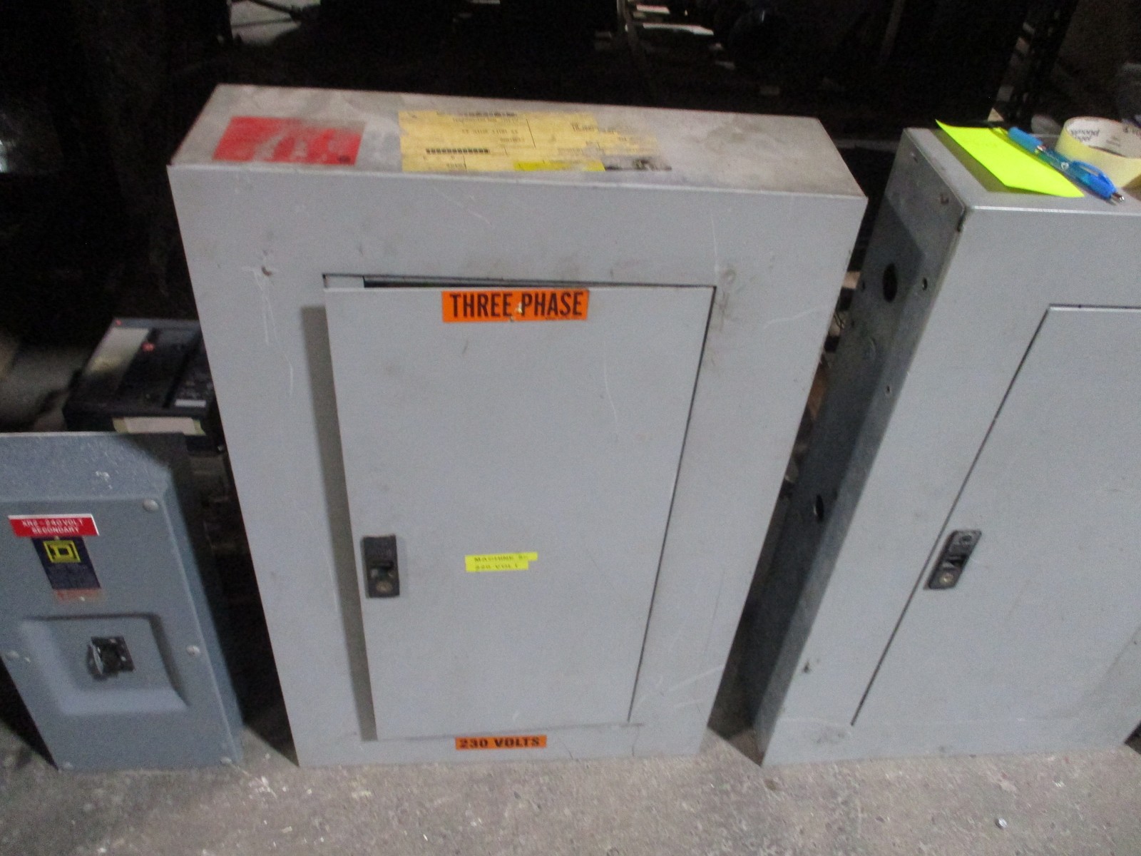 GE Main Lug Circuit Breaker Panel AQF3241MT 120/40V 125A 3Ph 4W Used
