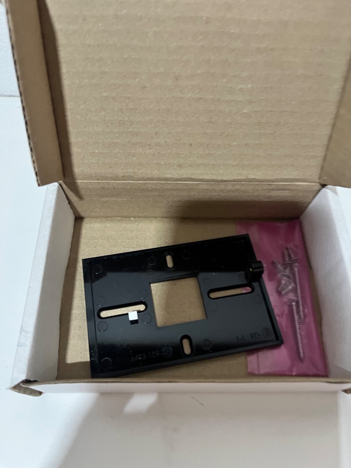 HID pivClass RP40 - H Wall Switch Reader 920PHPTEK000HU -L02-KI
