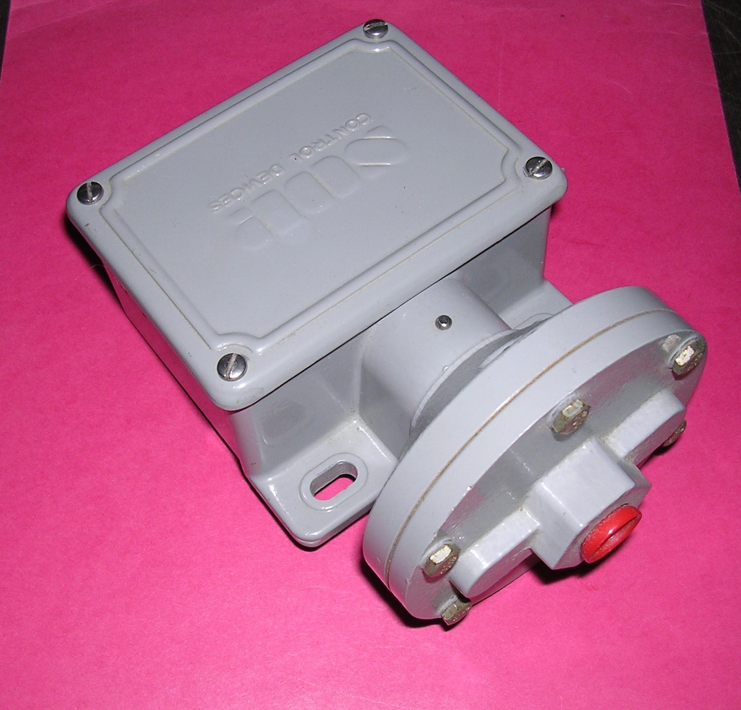 Static O-ring ( SOR ) Pressure Switch - NEW - 10 to 45 " WC Adj. Range