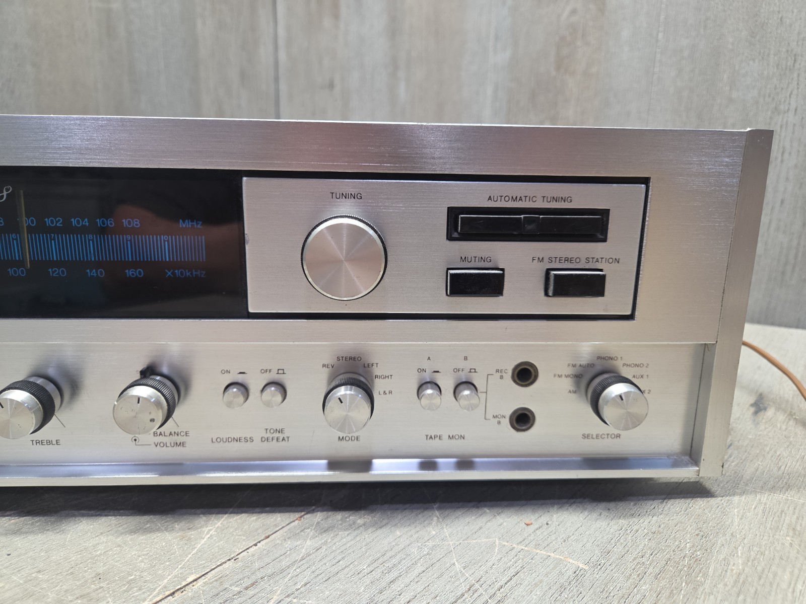 Vintage Allied 498 Solid State Stereophonic Receiver
