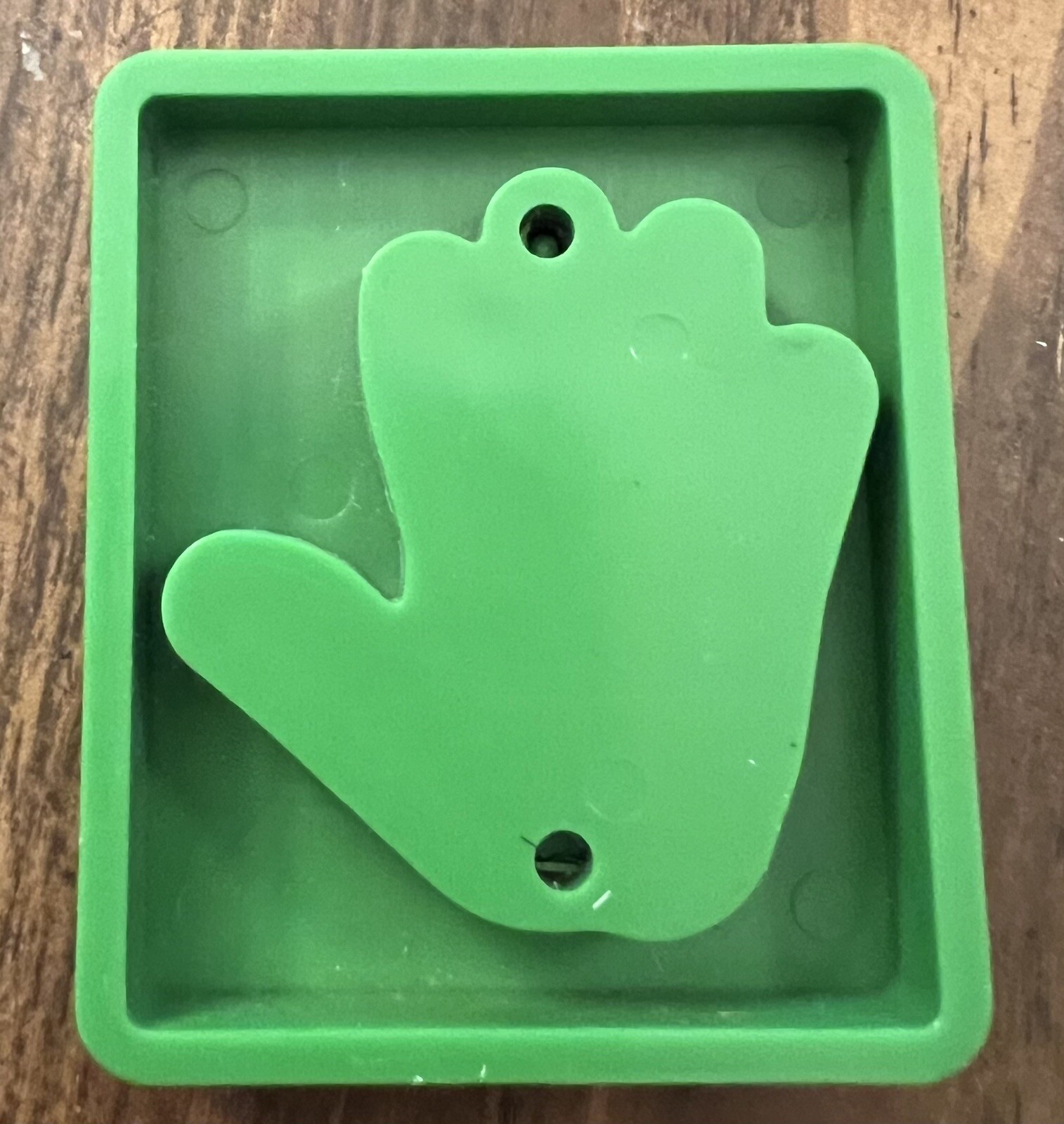 Sizzix Green Die Handprint 38-0276 EUC - TONYA
