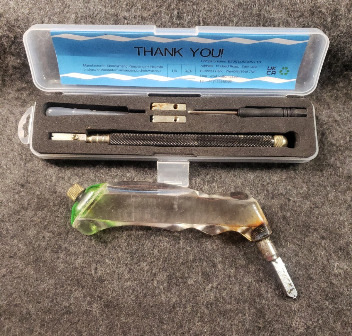Set of two Glass Cutters  with Replacement Heads and Screwdriver (C7B1)