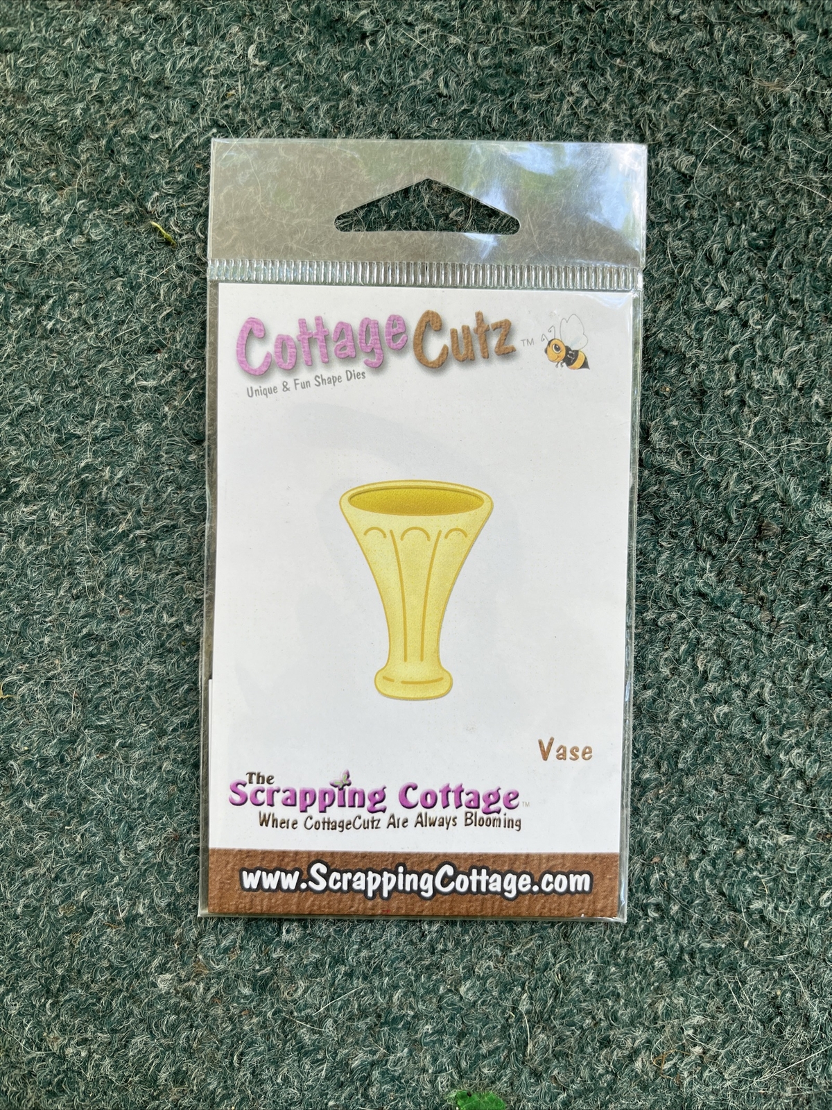 Cottage Cutz Die * Vase Mini  CC-Mini-057 *  2010 Retired