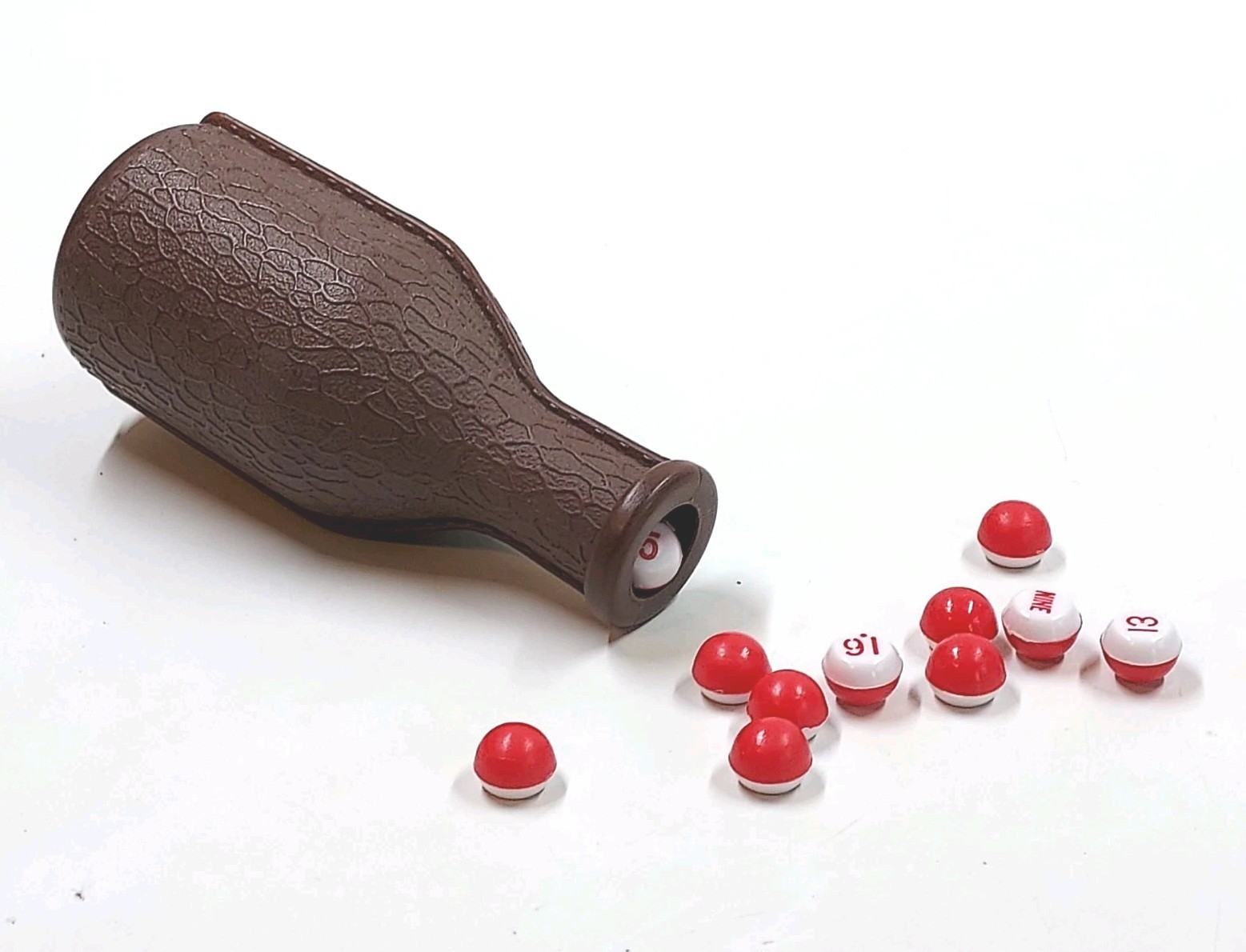 Pool Table Shaker Bottle 16 Numbered Tally Billiard Balls