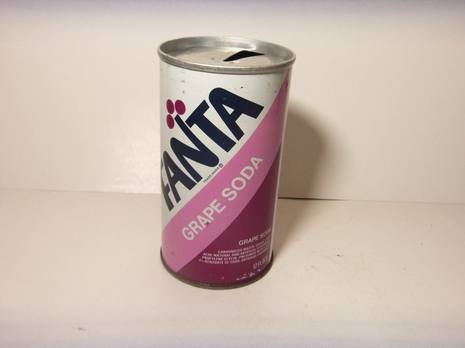 FANTA (COCA COLA) GRAPE SODA  12 oz STEEL CAN ZANESVILLE, OHIO