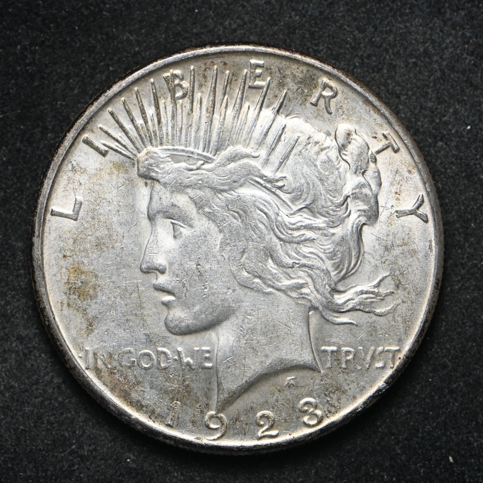1923-S Peace Silver Dollar AU+ (cn17339)