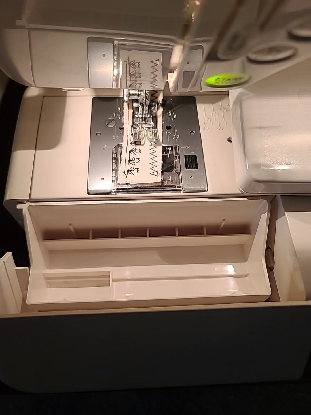 Janome Memory Craft 4900 QC Computerized Sewing & Quilting Machine