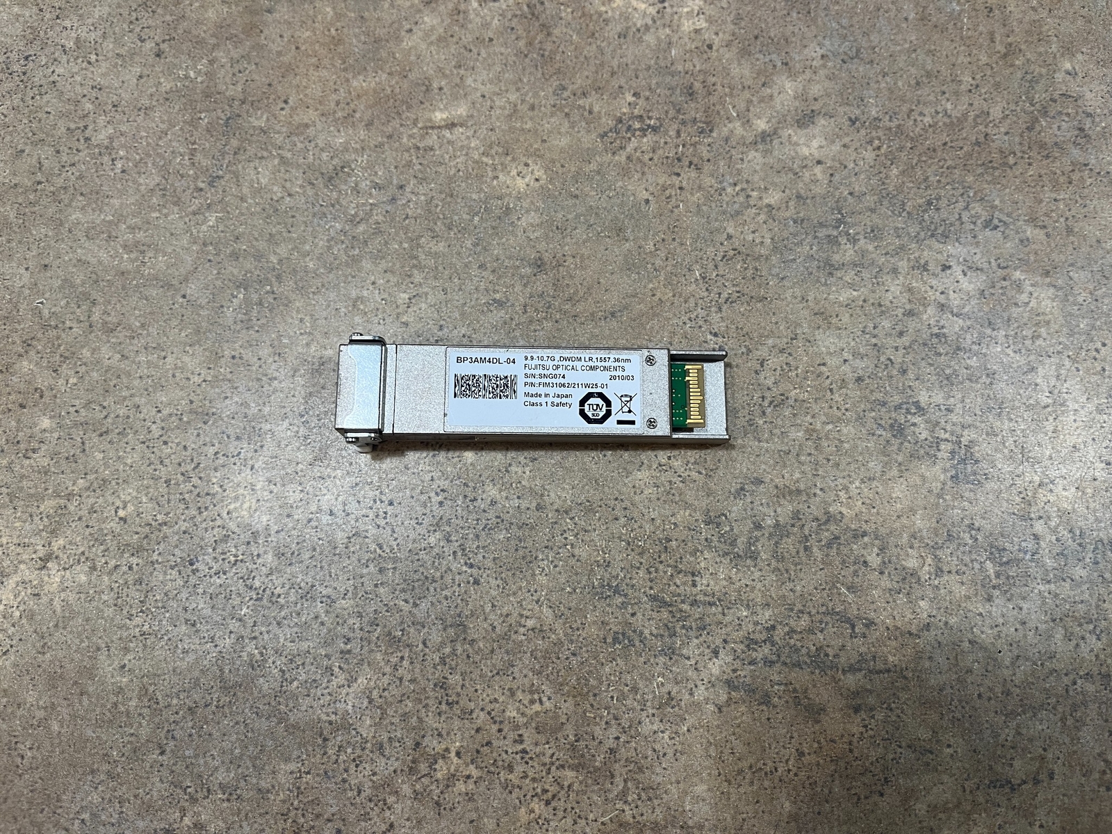 FUJITSU XFP FIM31062/211W25-01 BP3AM4DL-04 DWDM LR 1557.36nm  W9-4(9)