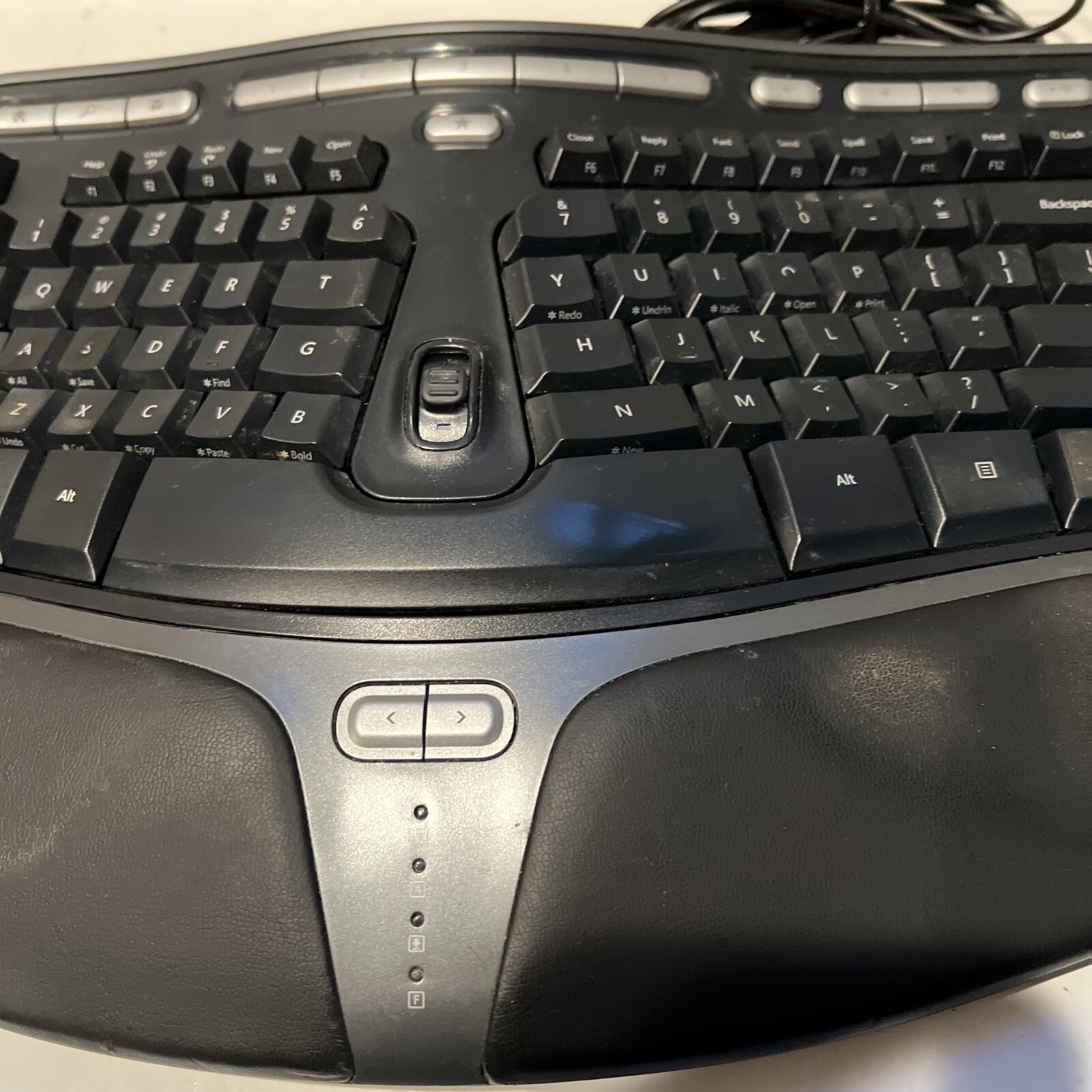 Microsoft Natural Ergonomic Keyboard 4000 v1.0 Model 1048 KU-0462 Tested