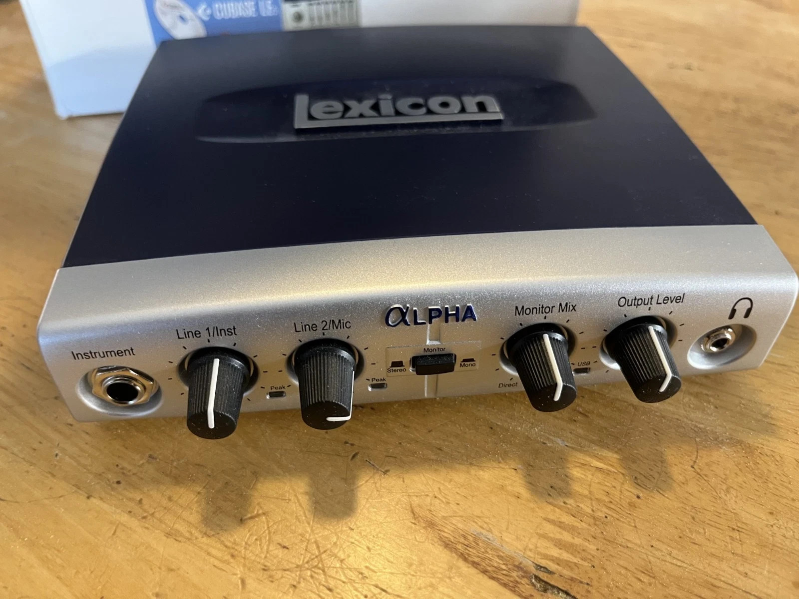 Lexicon Alpha Multi-Channel Desktop Recording Studio No Cords LEXALPHAV C41
