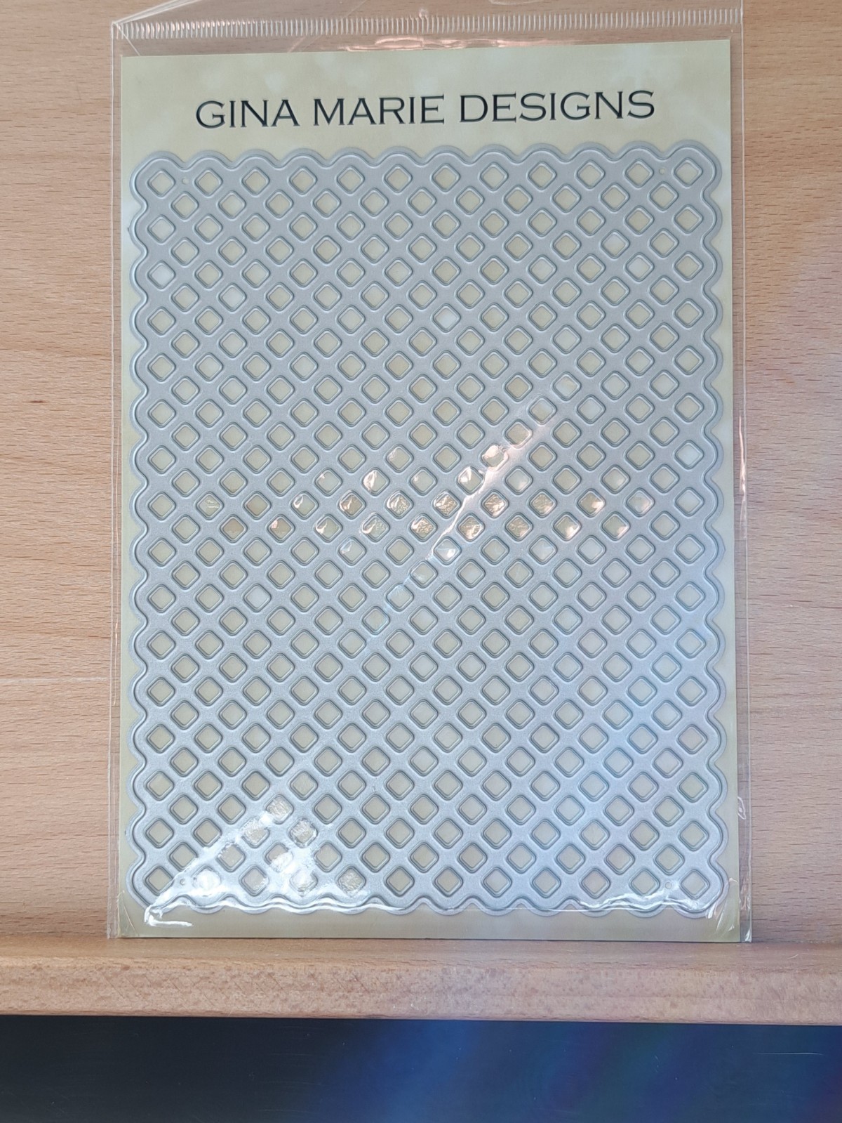 809 Gina Marie Designs Scalloped Lattice Background Cover Plate Cutting Die