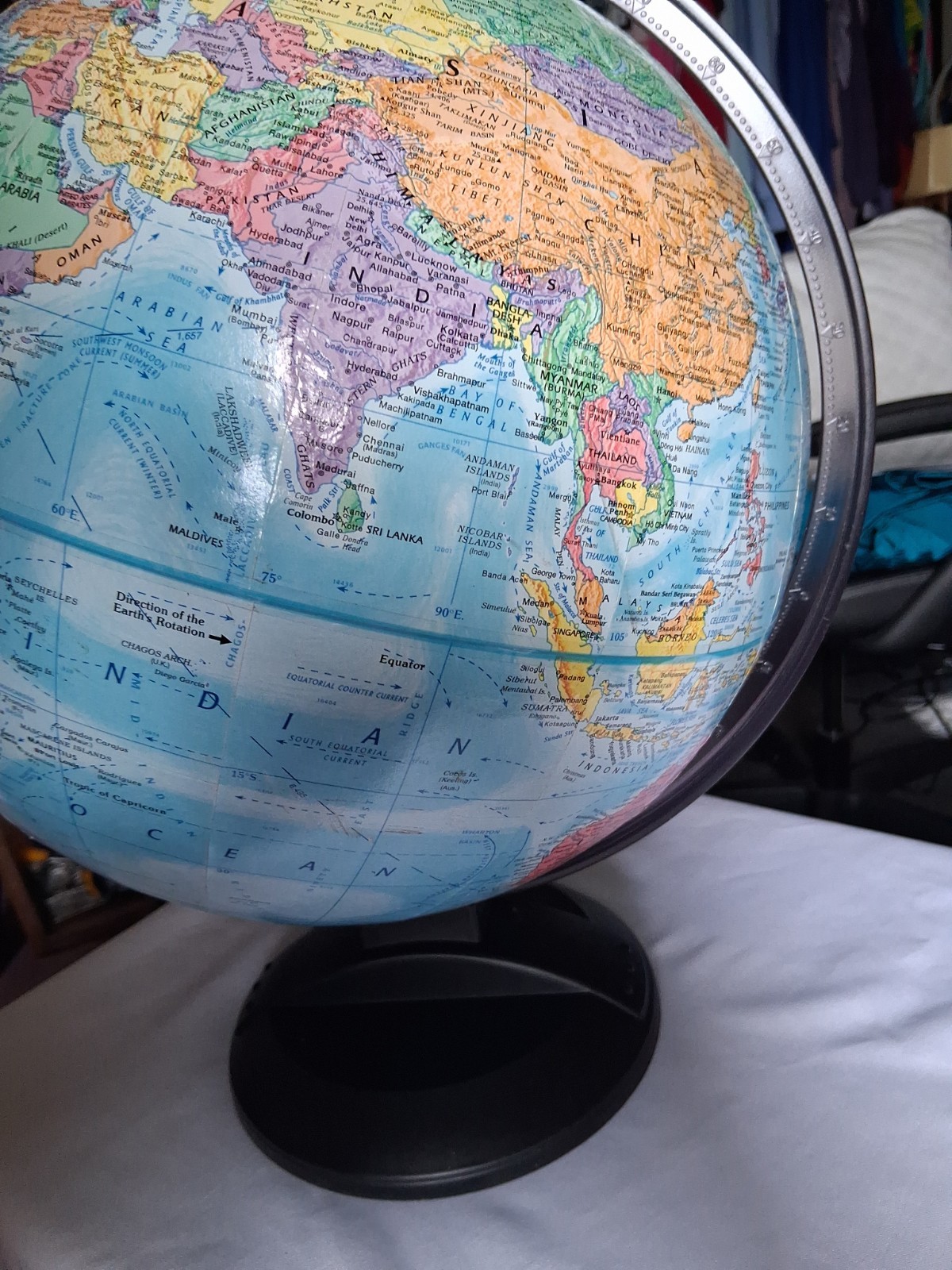 GlobeMaster 12" Tabletop Rotating Multicolor World Globe *see aging As Is*