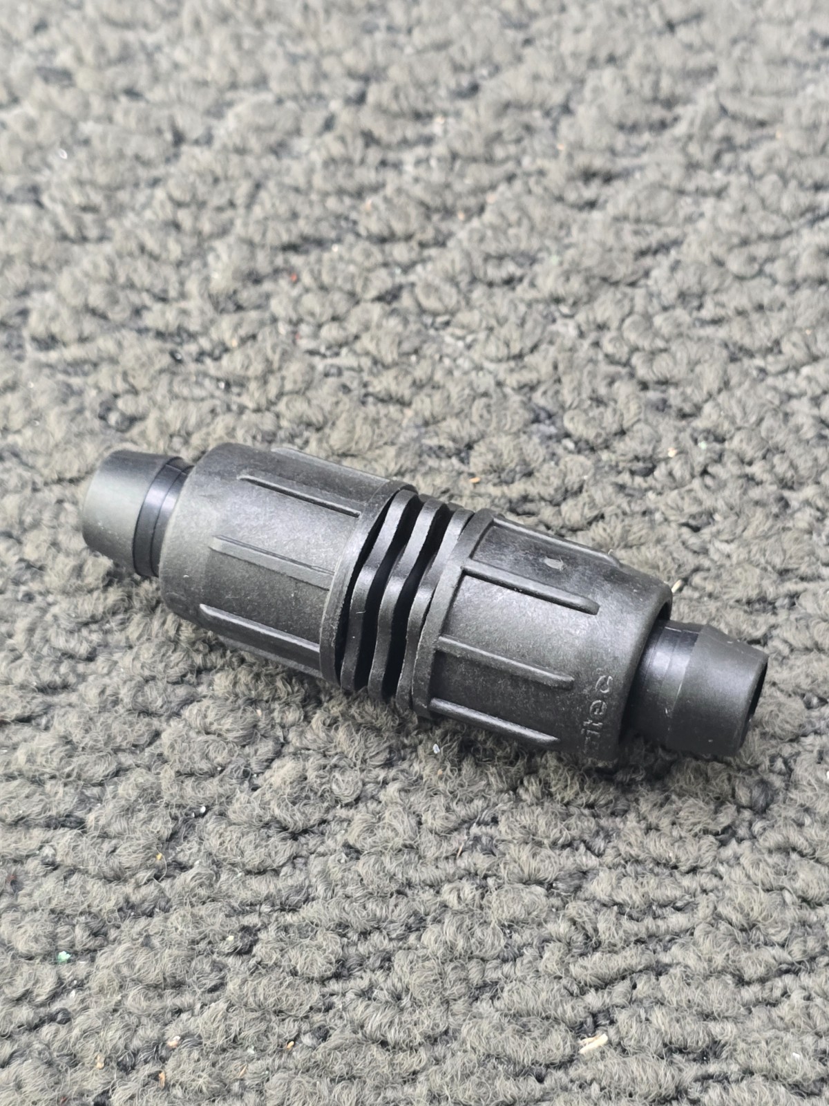 (QTY 43) Irritec 600 Easy-Loc 1/2" Straight Compression Couplers Black 3-3/4"OAL