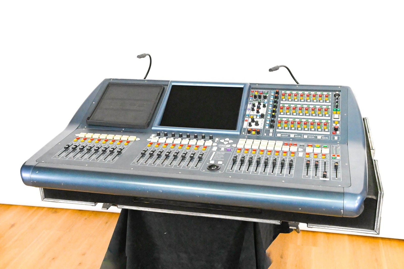 Midas PRO2 Live Digital Audio Mixing Console with Flight Case CG01VMV