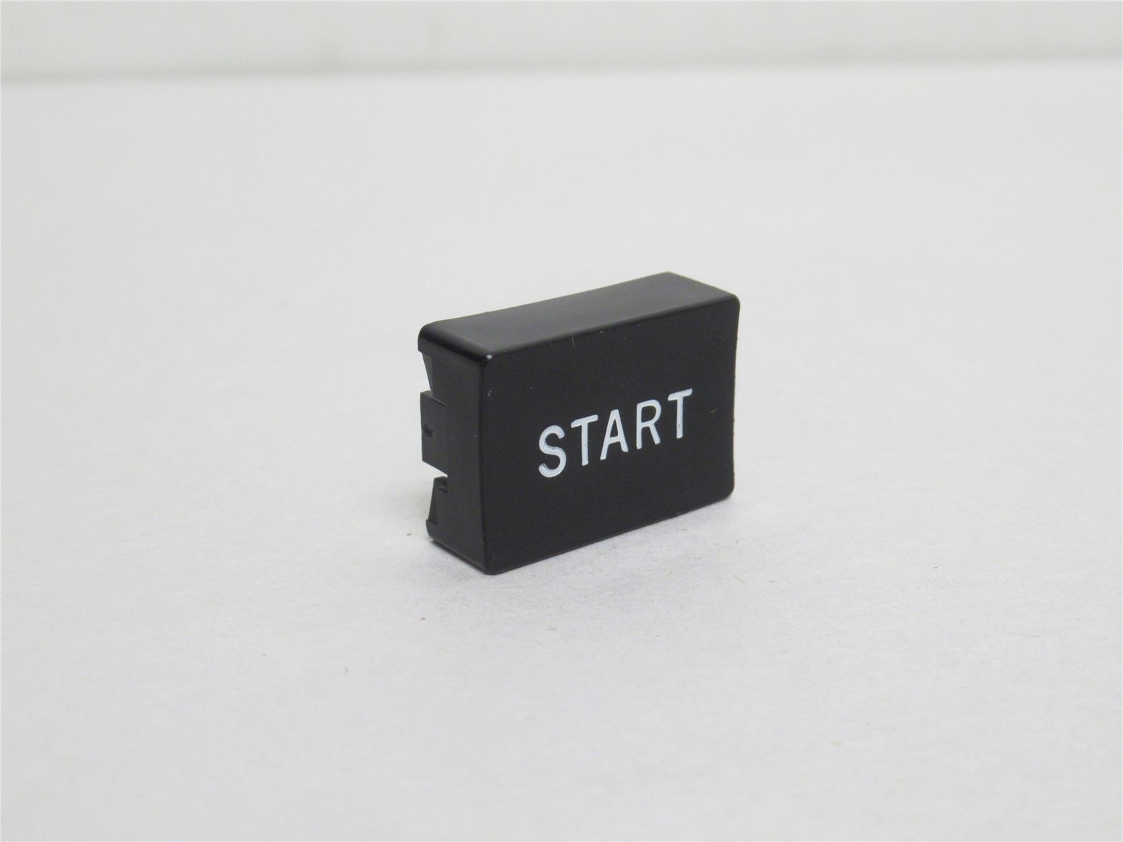 240390 New-No Box; Eaton E30KC130 Extended Marked Cap; Legend: "START"; Type: C