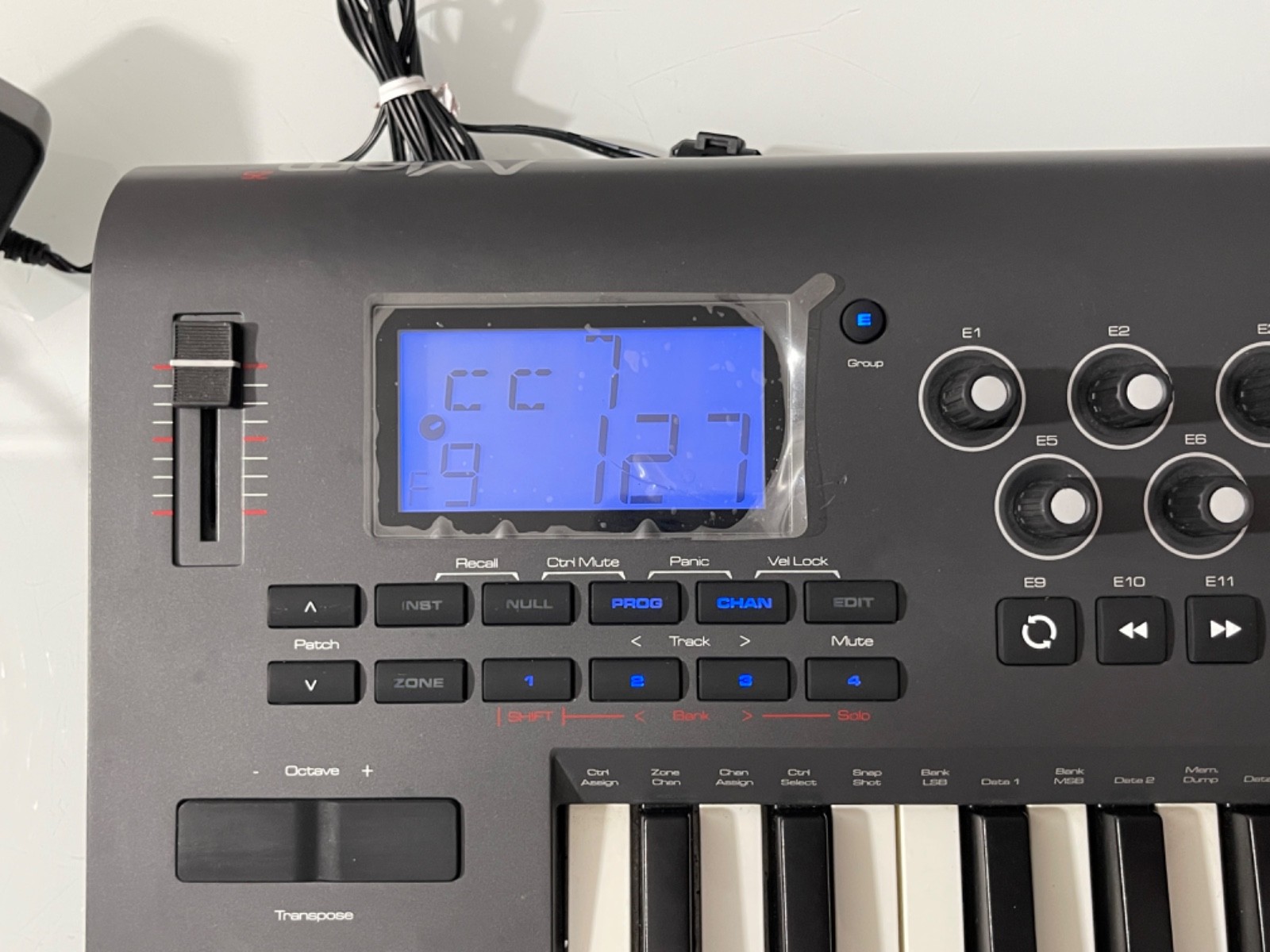M-AUDIO AXIOM 25 USB MIDI Keyboard Controller - BARELY USED