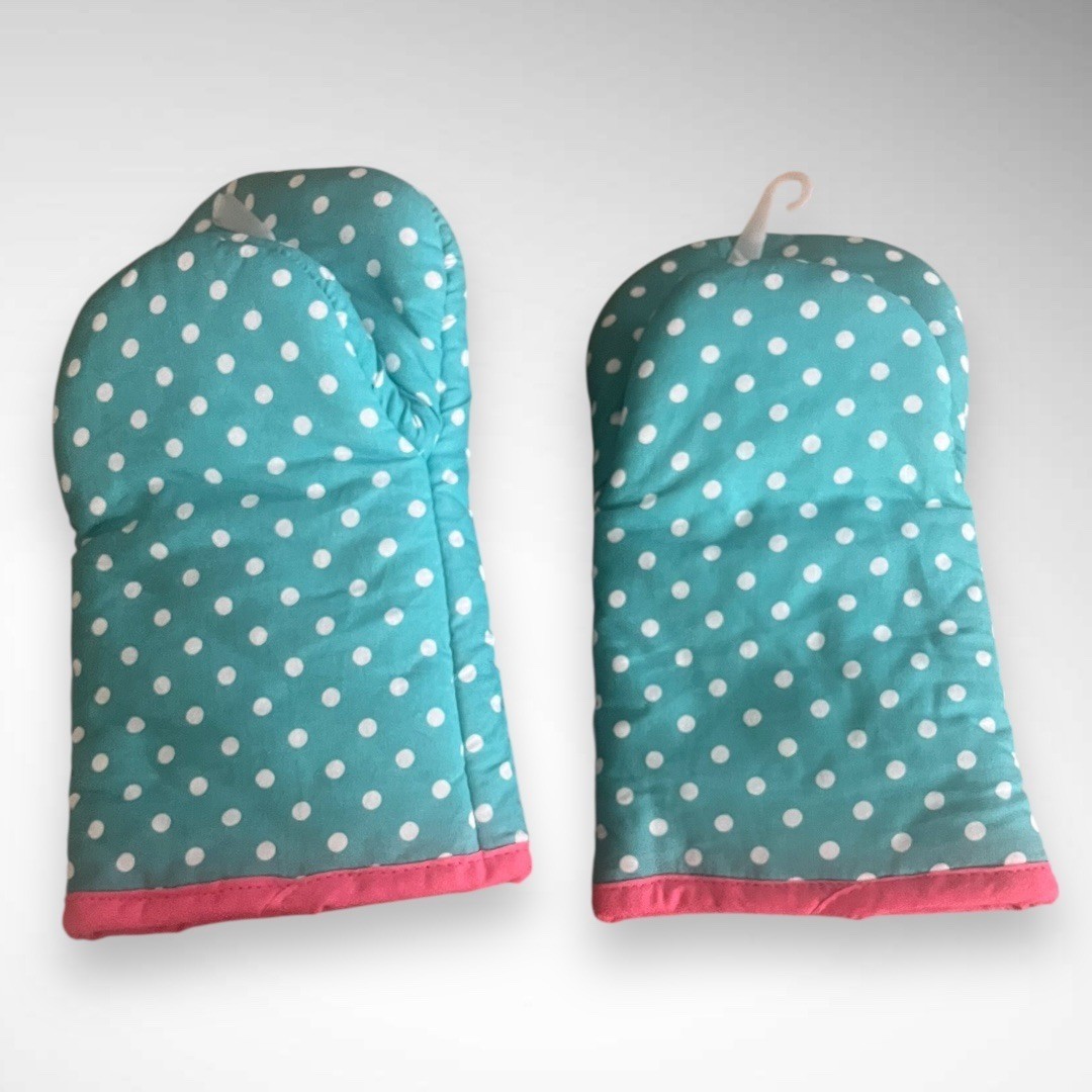 RITZ KITCHEN FRIENDS Pair of Whiskers Decorative Oven Mits | NWT