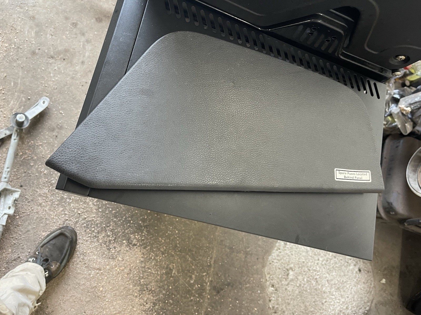 INTERNATIONAL FUSE PANEL COVER 4209488C6