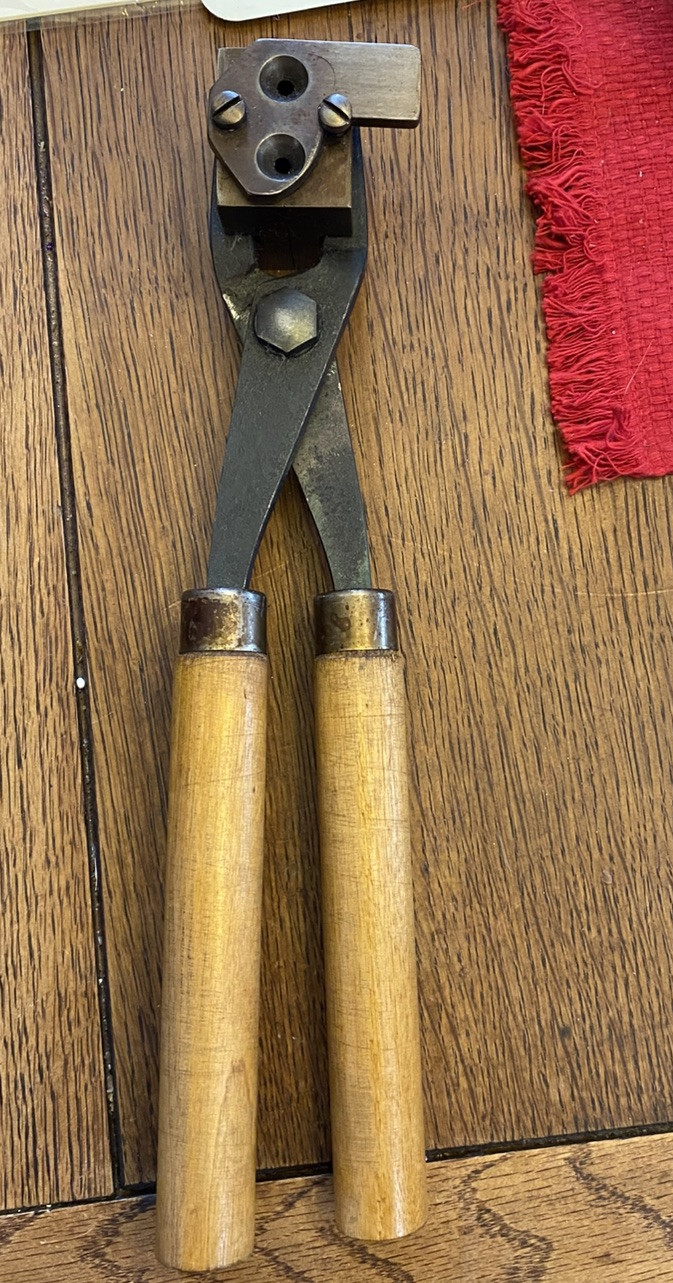 ANTIQUE  HENSLEY  & GIBBS BULLET MOLD 130 SAN DIEGO CAL. 45 Cal