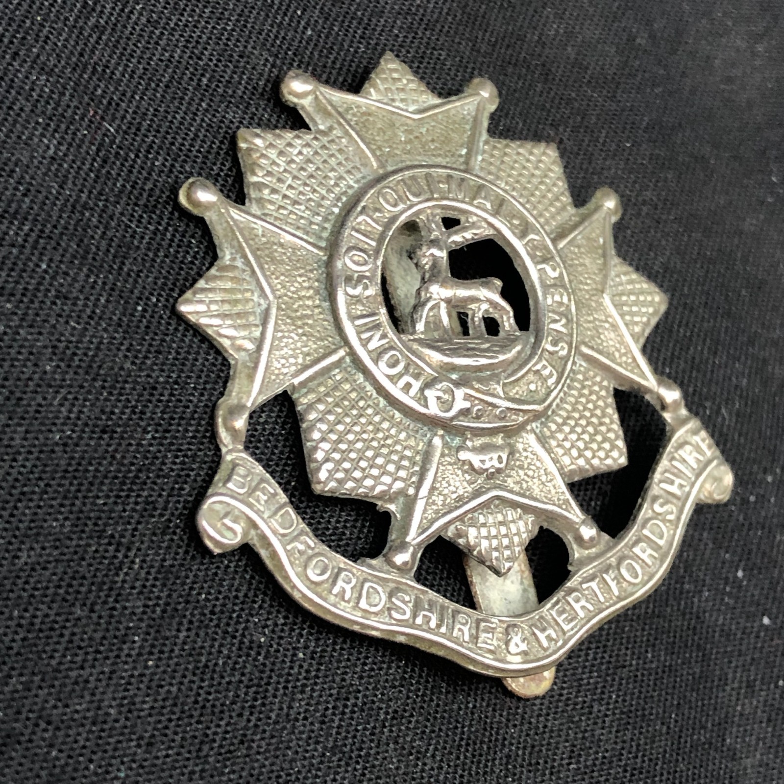 Bedfordshire and Hertfordshire Regiment - Original WW2 British Army Cap Badge