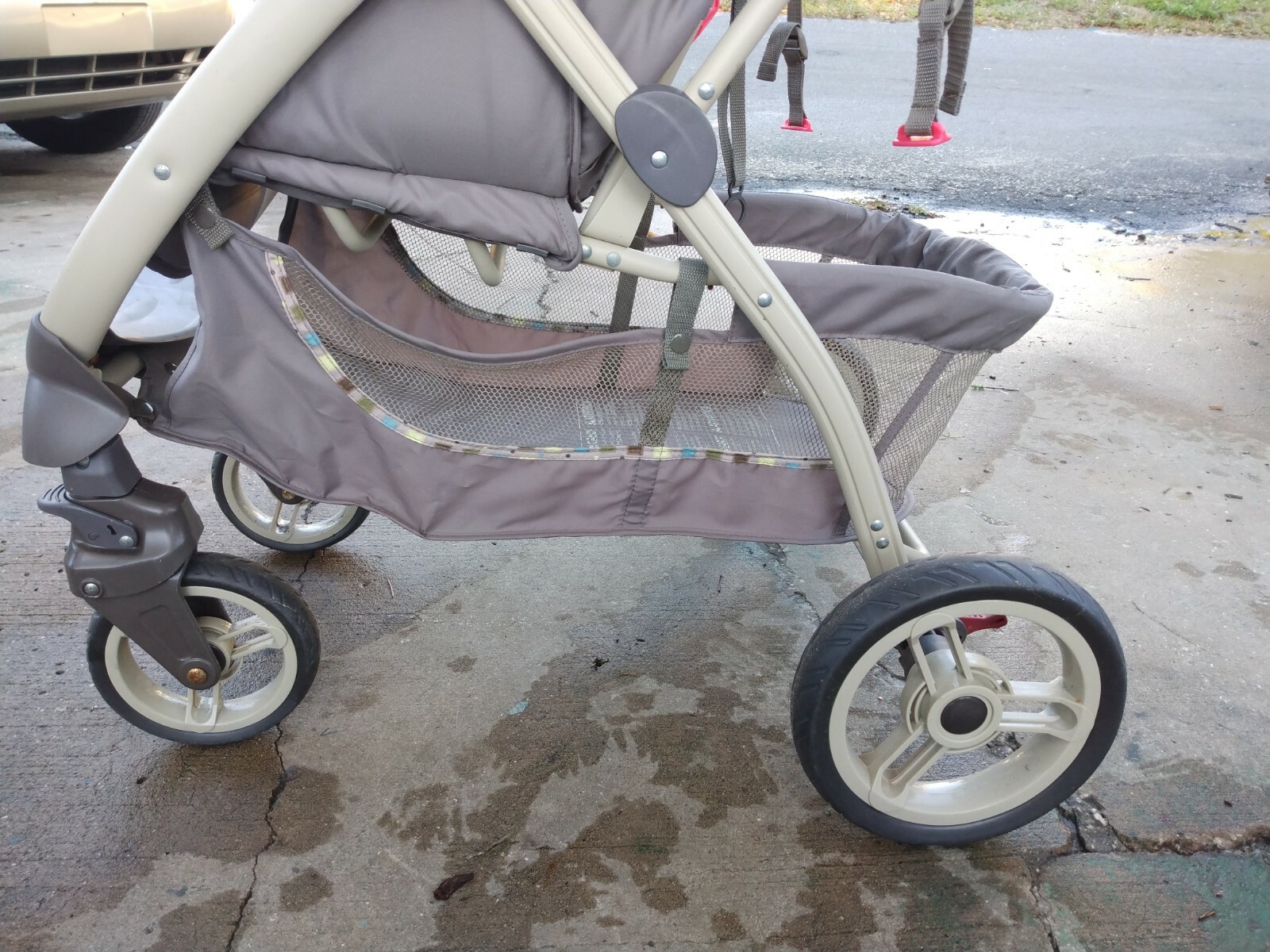 Baby Trend Stroller... safety belt