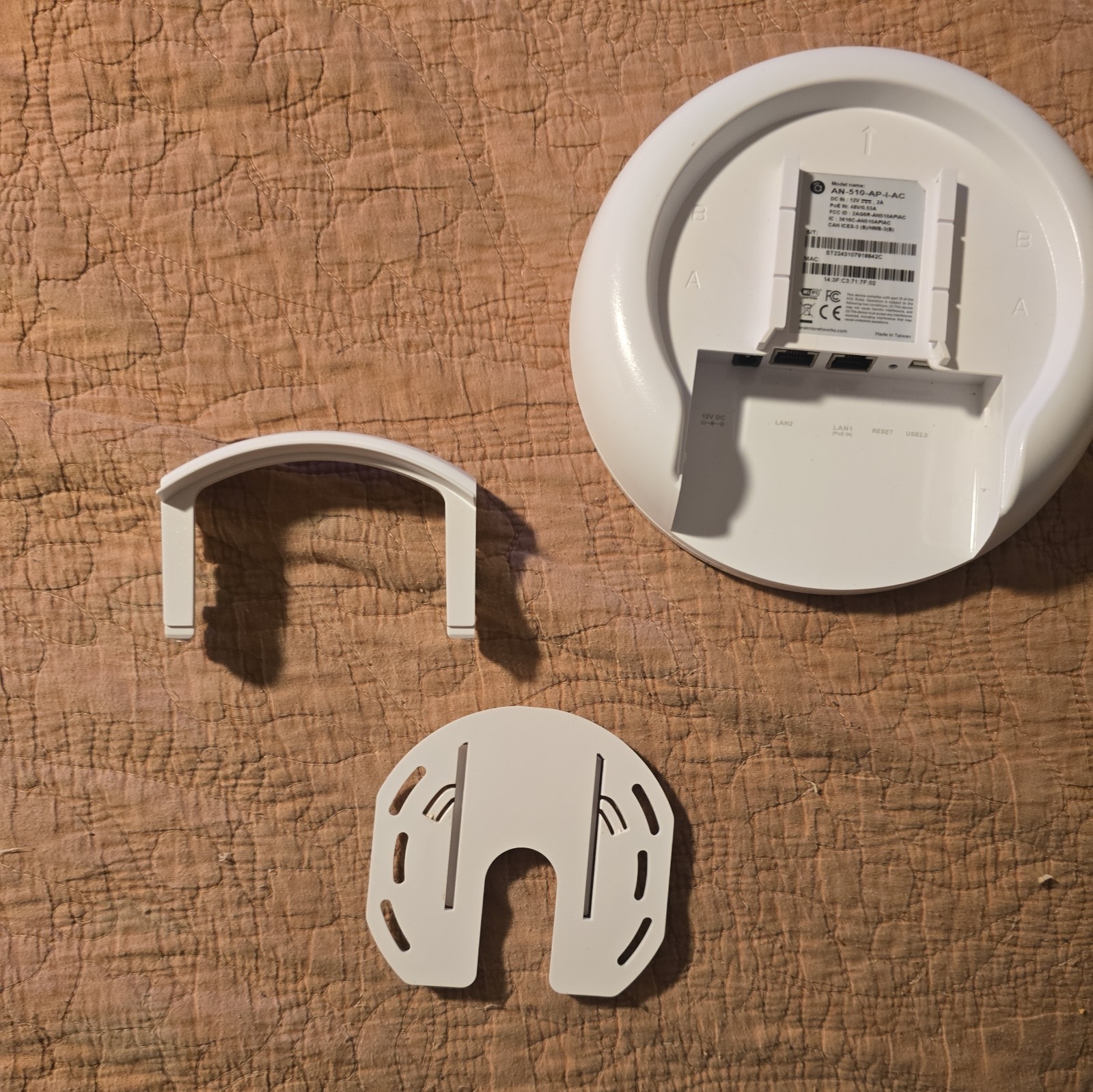 Araknis Networks AN-510-AP-I-AC Indoor Wireless Acess Point (WAP) L572