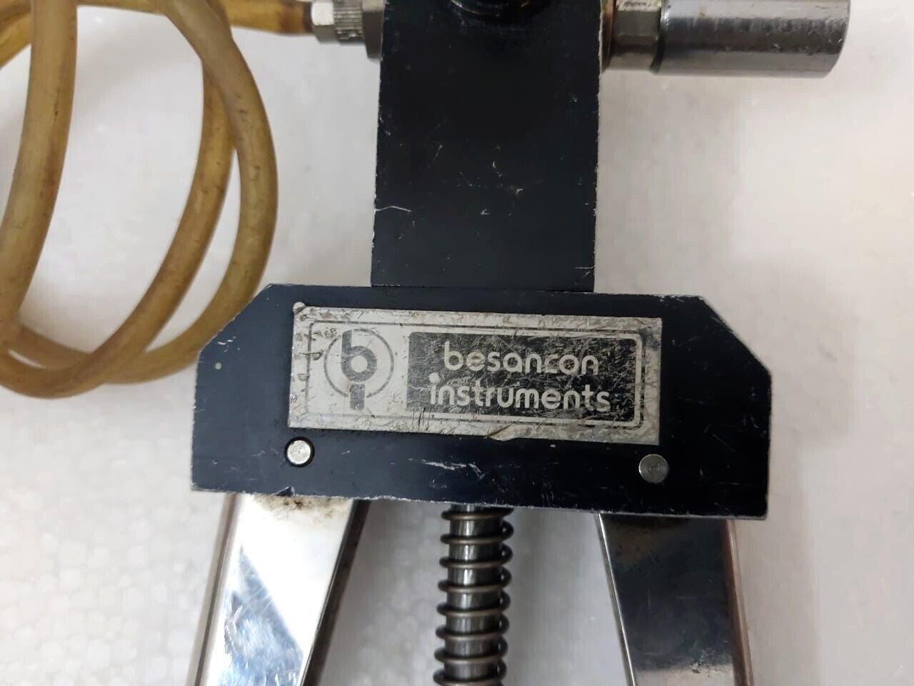 Besancon instruments Hand held test pump Pressure calibrator