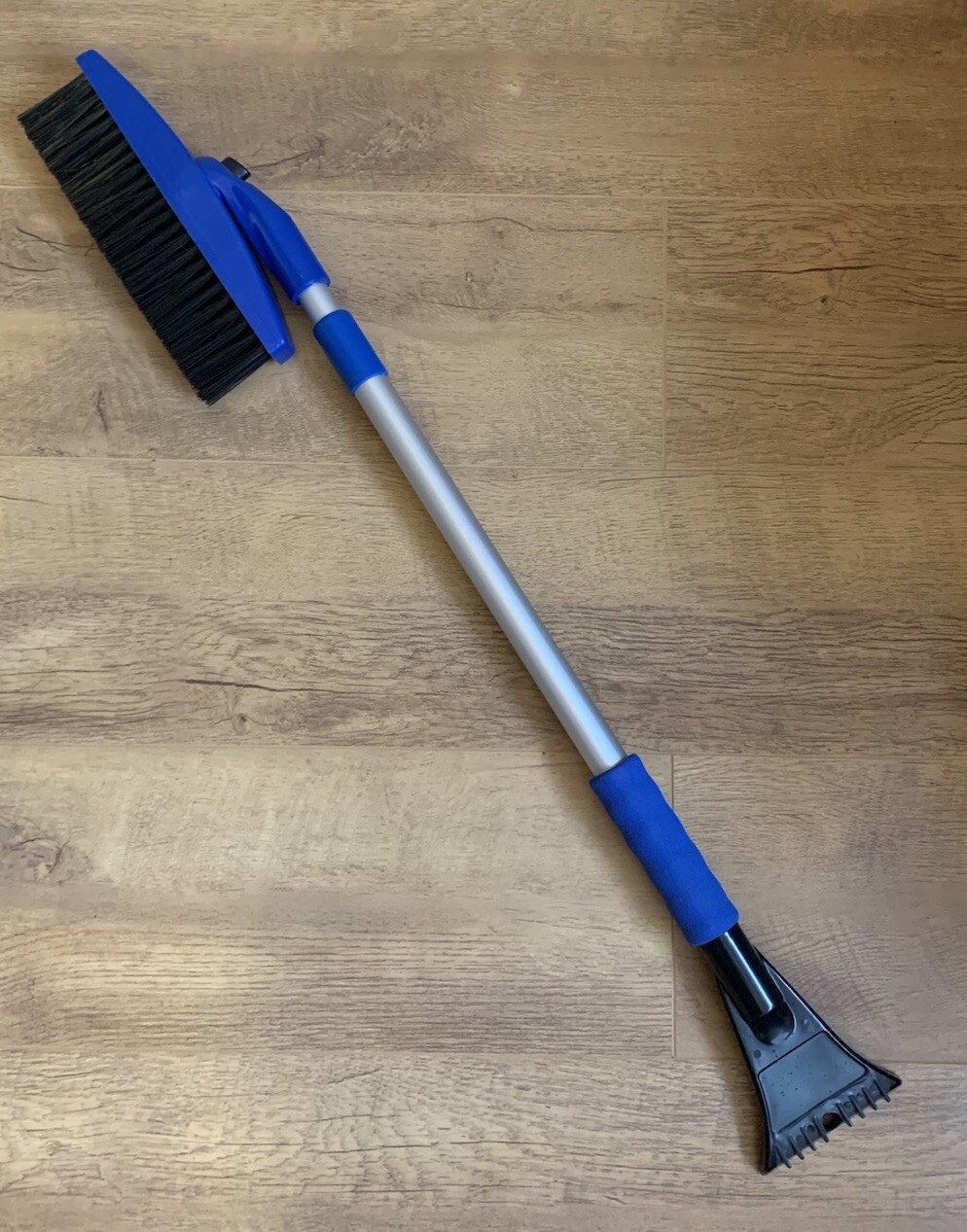 2-in-1 Car Ice Scraper & Snow Brush – Foam Grip & Telescopic Handle- winter