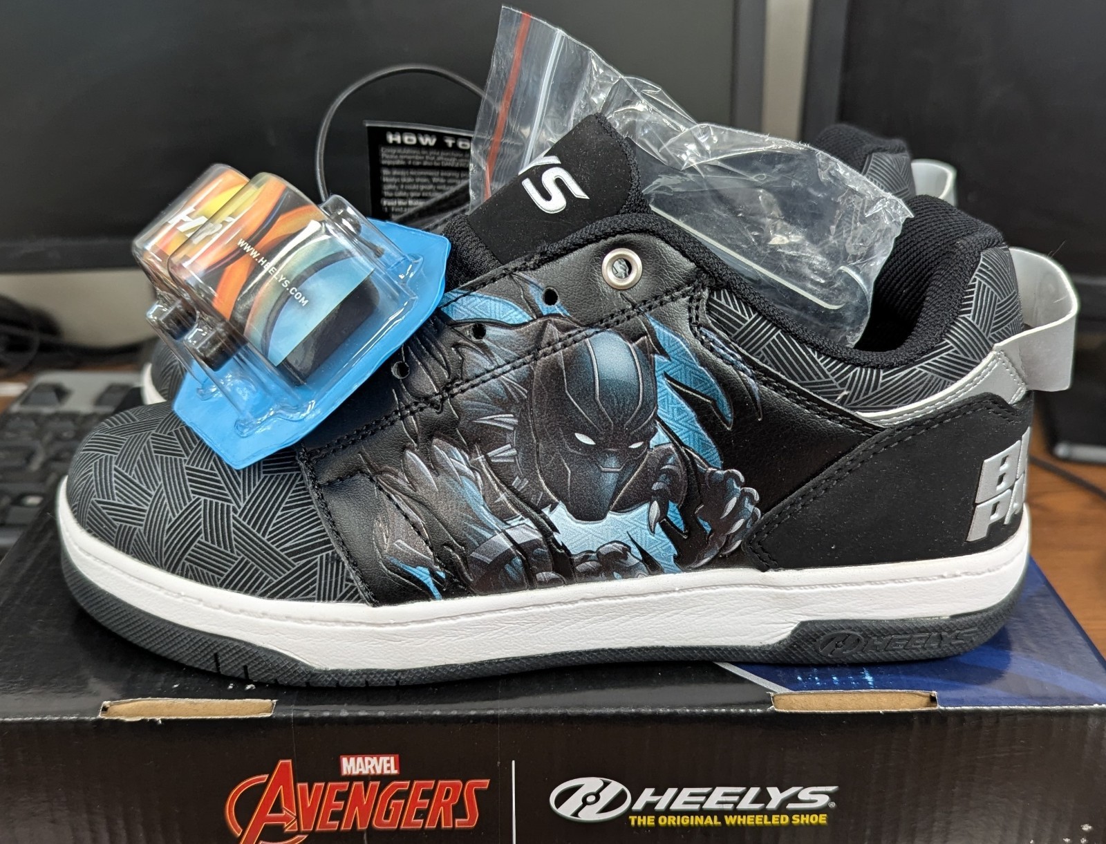 HEELYS VOYAGER AVENGERS BLACK PANTHER YOUTH SNEAKERS SIZE YOUTH 6 NEW WITH TAGS