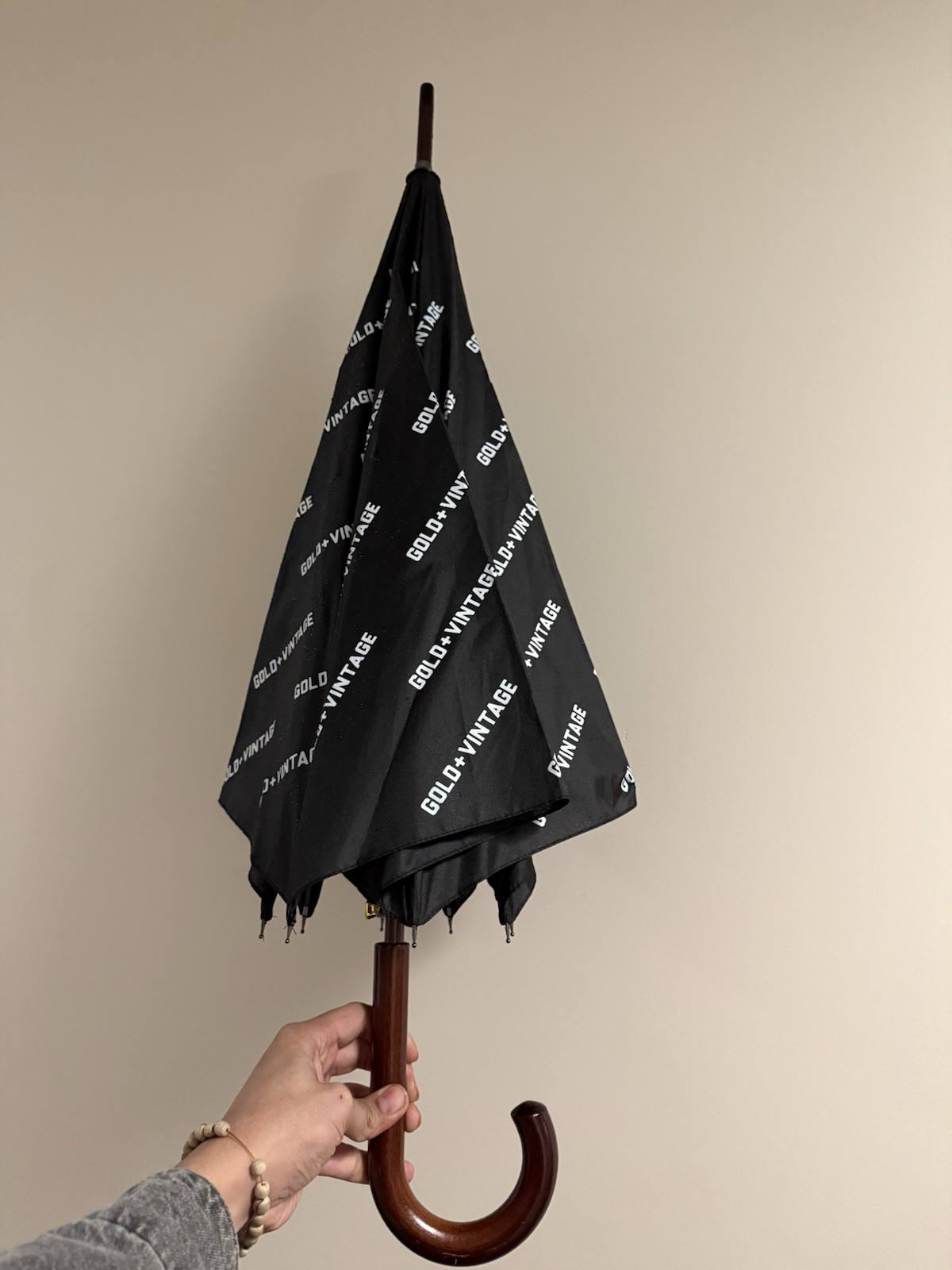 GV Gallery Umbrella - Raspberry Hills - Pop Up Item From 2020 -perfect Condition