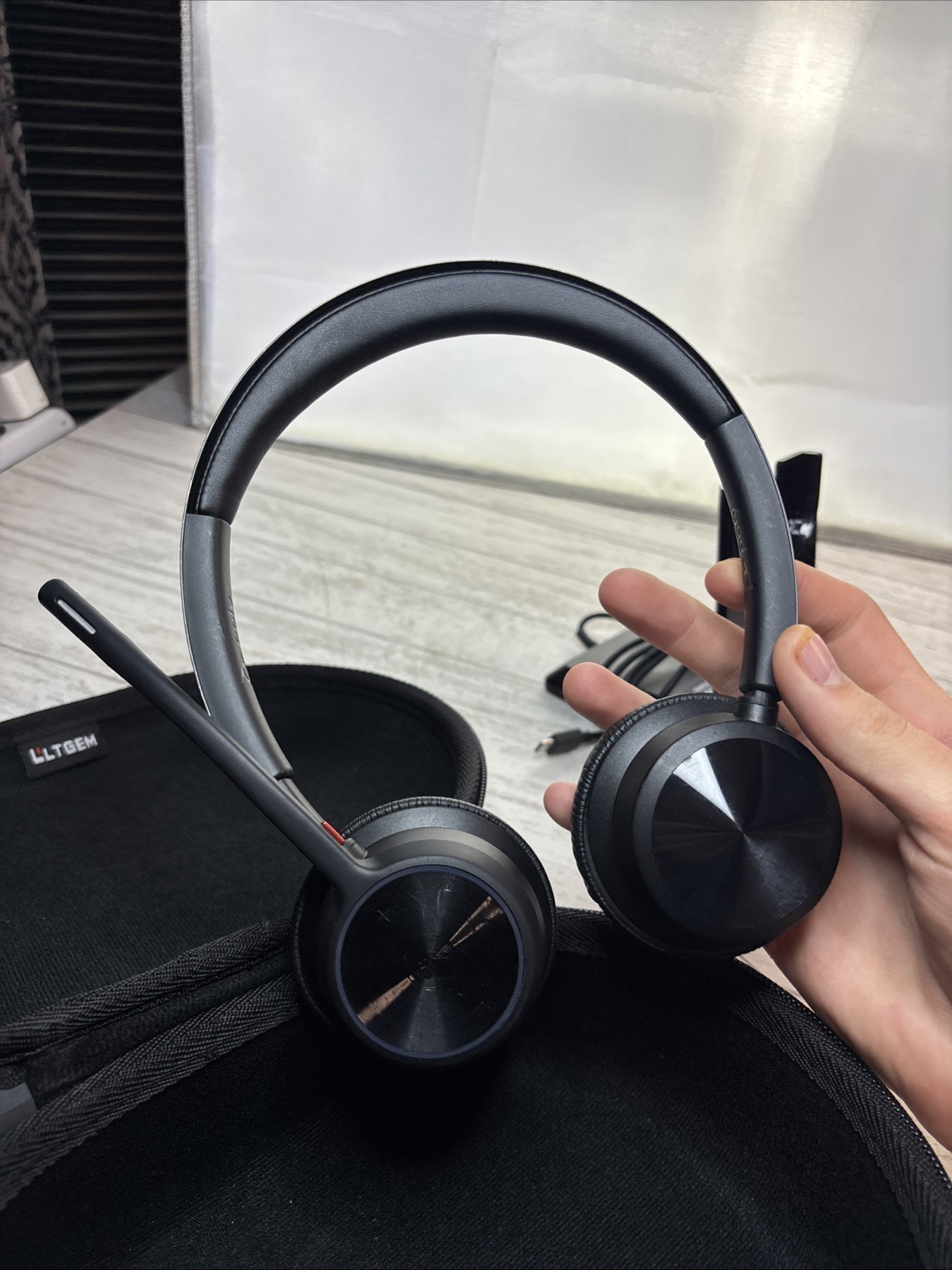 Poly Voyager 4320 Bluetooth Wireless Headset with USB-C Dock - Tested Clean