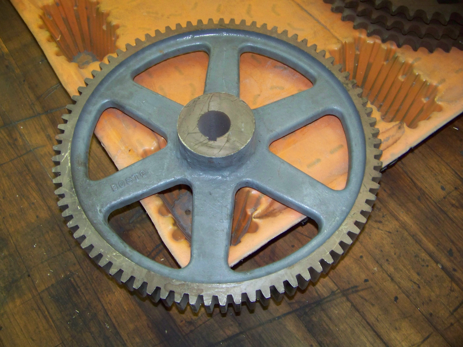 Boston Gear Diametral Pitch : 4 D. P. 80 Teeth B Hub Pressure Angle NL80B