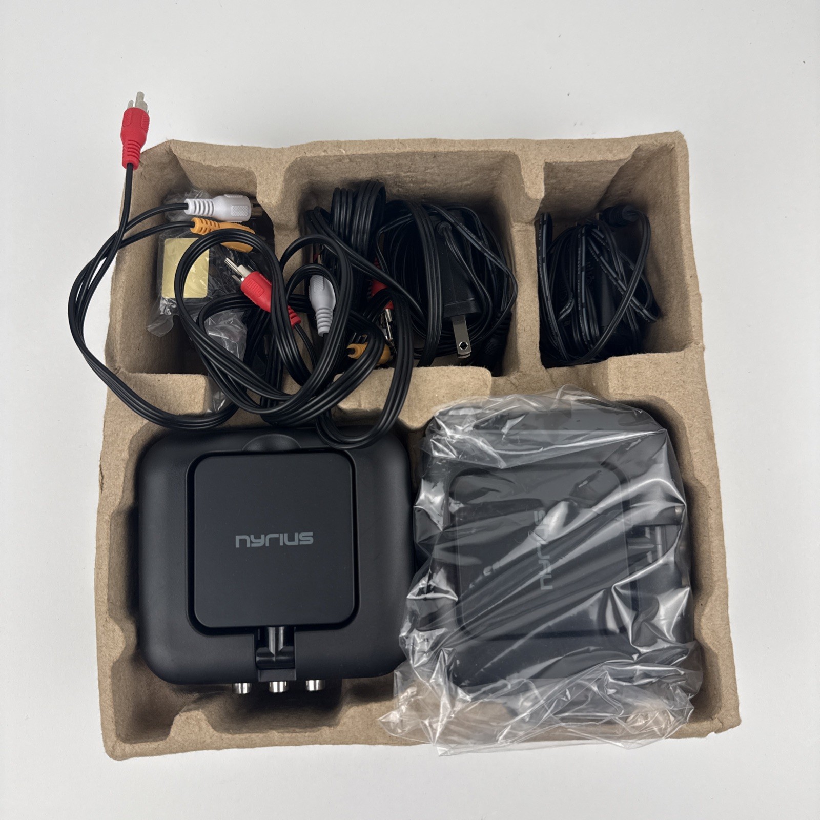 Nyrius 5.8GHz Wireless Audio/Video Transmitter & Receiver w/ Remote Extender