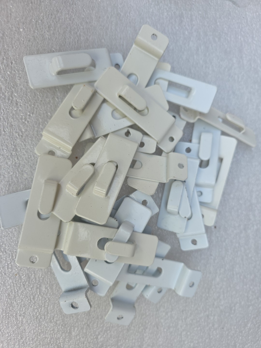 Lot of 25 Notch Hooks Hook Slatwall Slat Wall Picture Frame Photo Hanger White