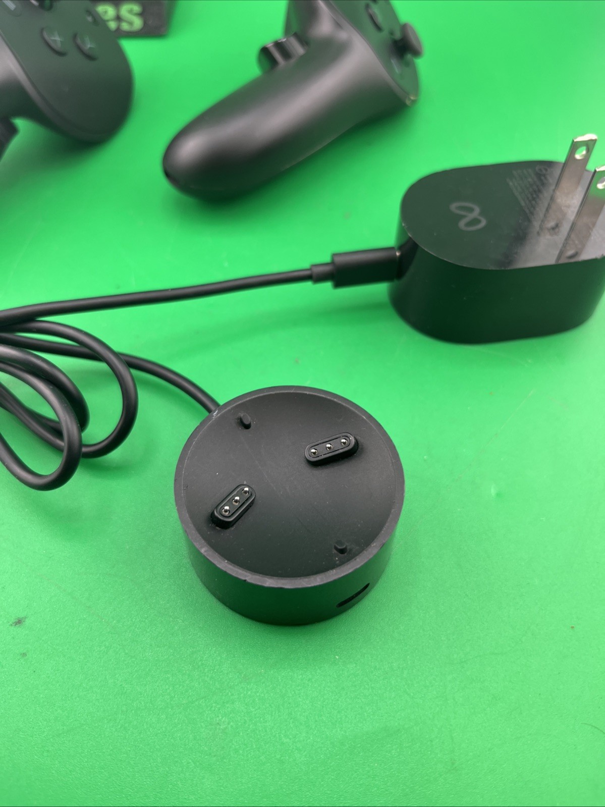 Meta Quest Pro VR Controllers LW9VM4 With Charger (T01)
